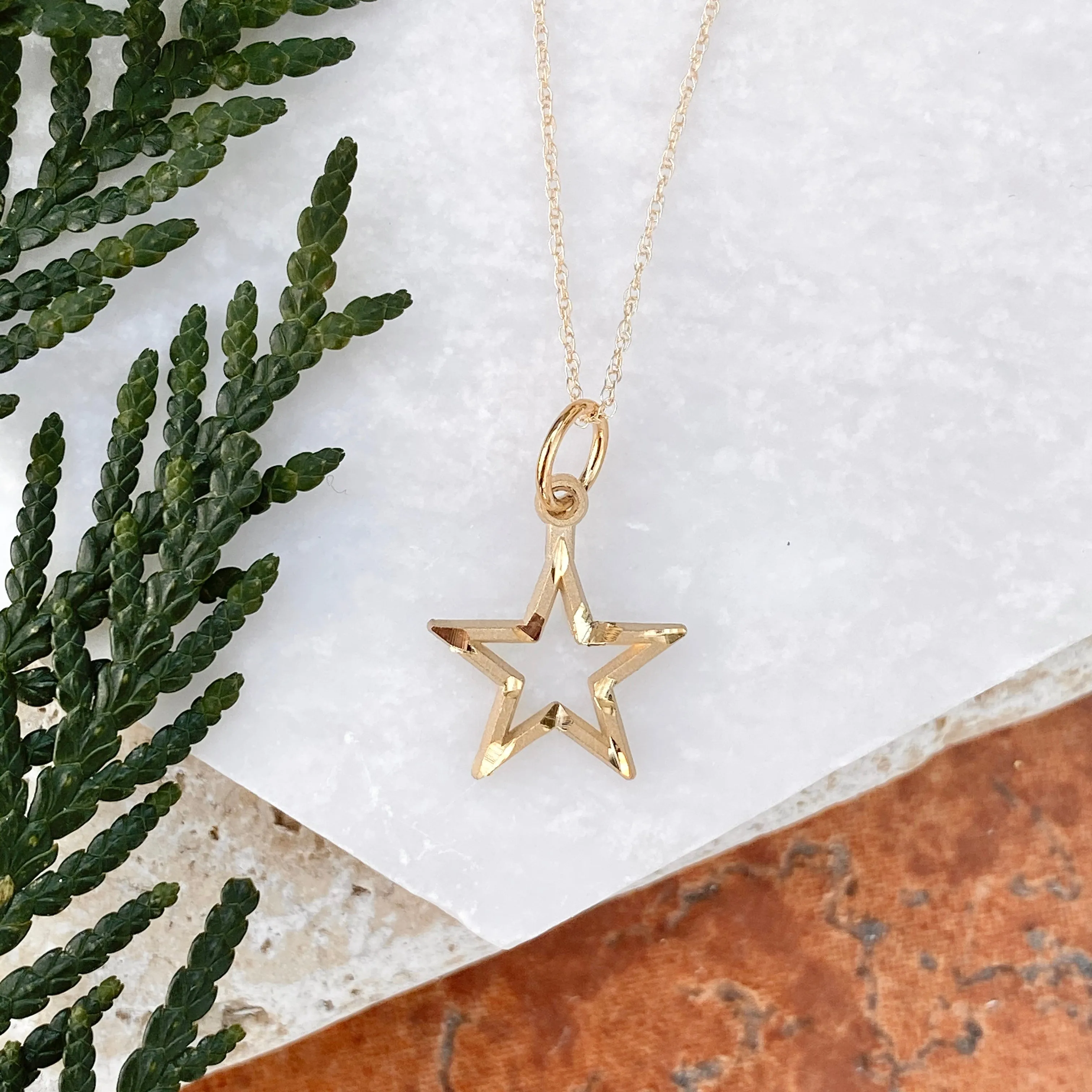 10KT Yellow Gold Diamond-Cut Star Pendant Chain Necklace