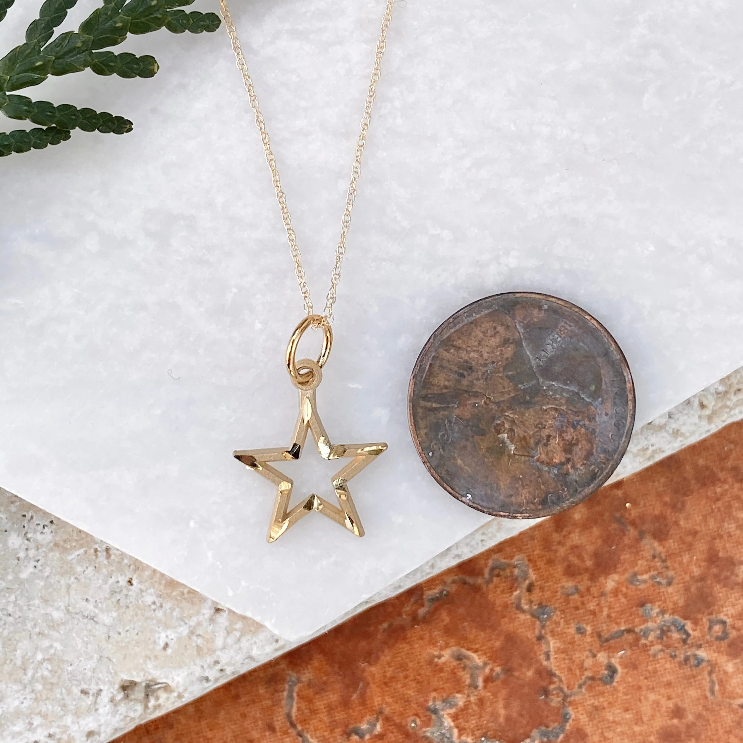 10KT Yellow Gold Diamond-Cut Star Pendant Chain Necklace