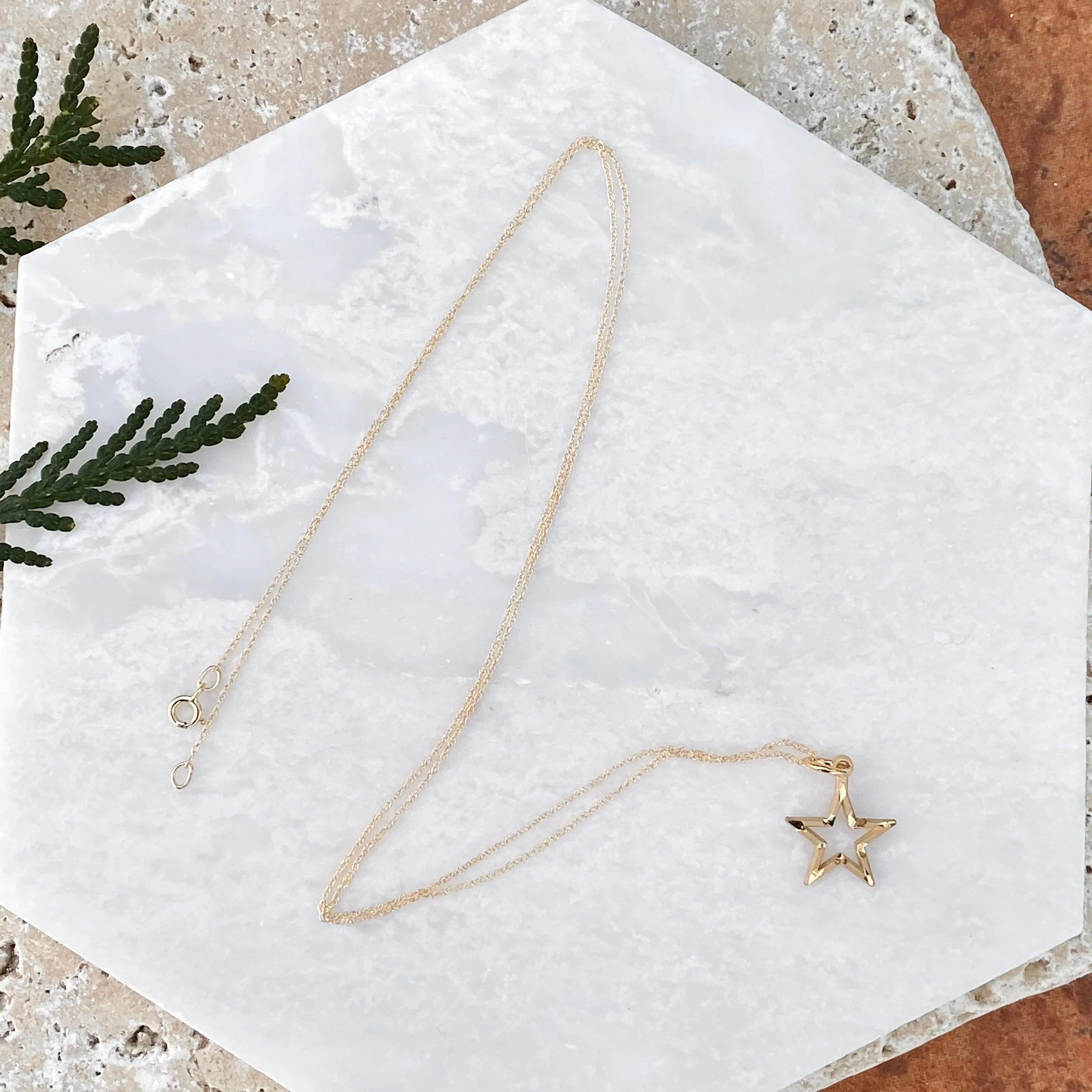 10KT Yellow Gold Diamond-Cut Star Pendant Chain Necklace