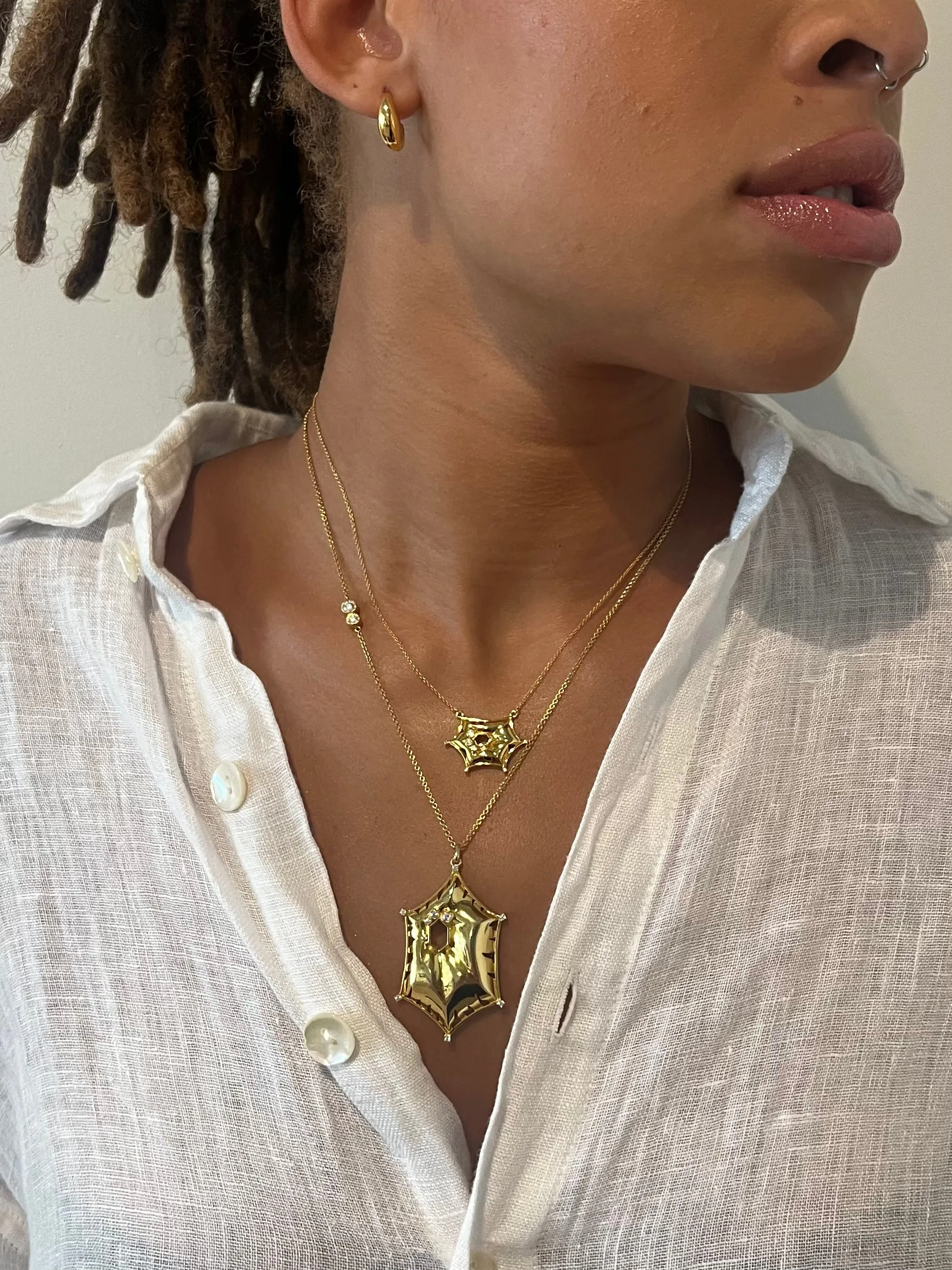 18k Moment Shifting Pendant with Diamond Accent