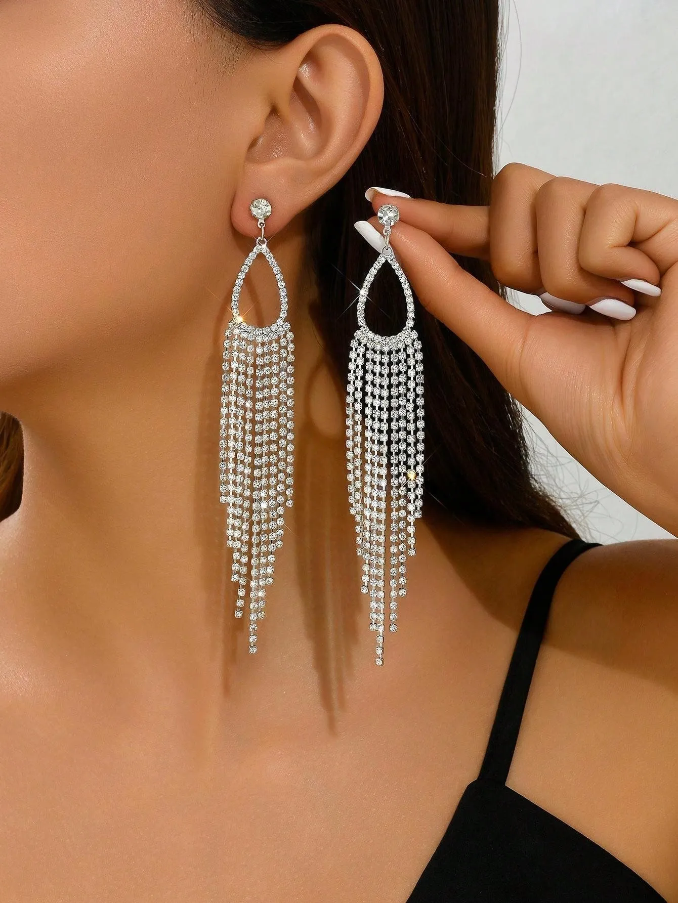 2pcs Full Diamond Geometric Decor Tassels Earrings