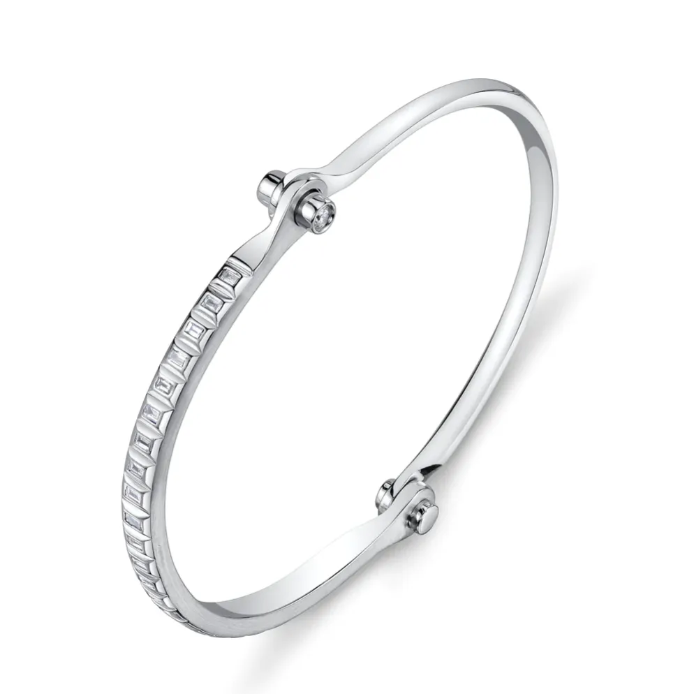 Baguette Handcuff in 18K Gold