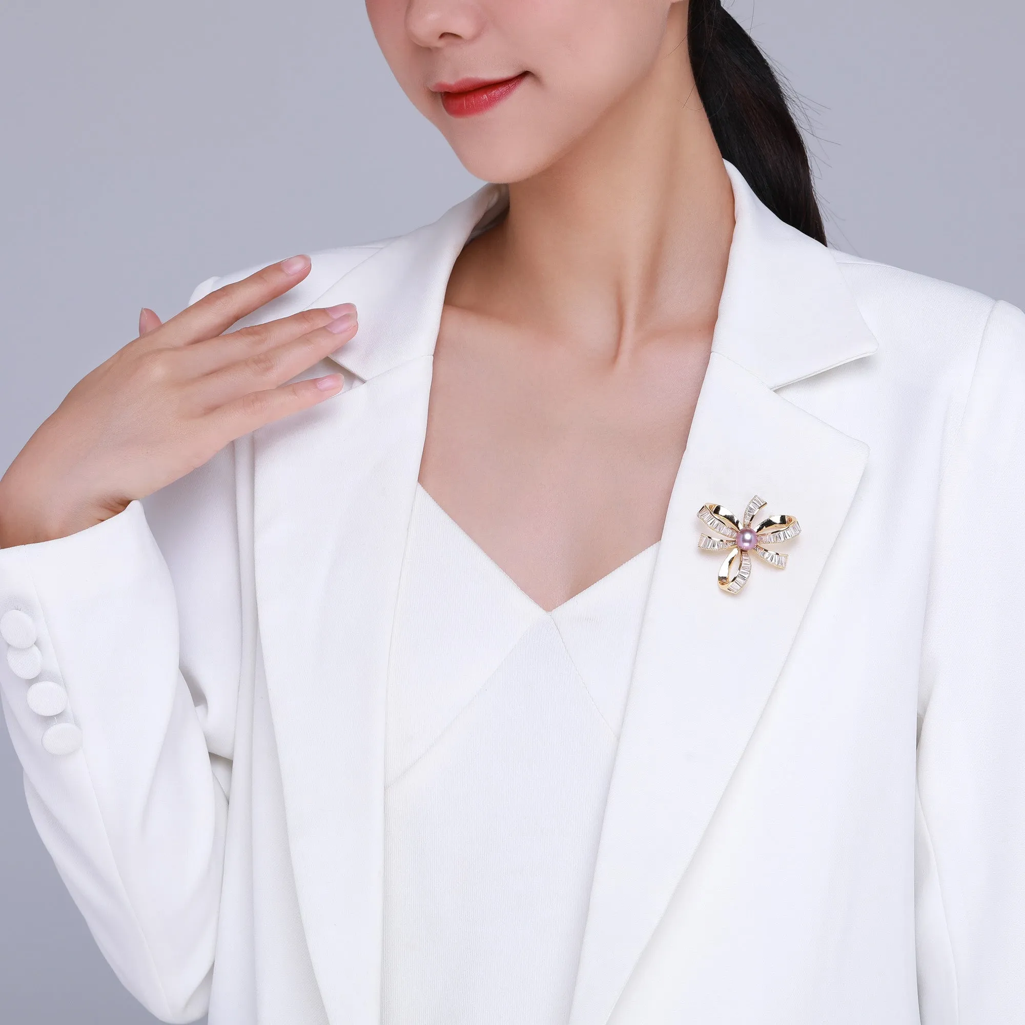 Bold Bow Pearl Brooch