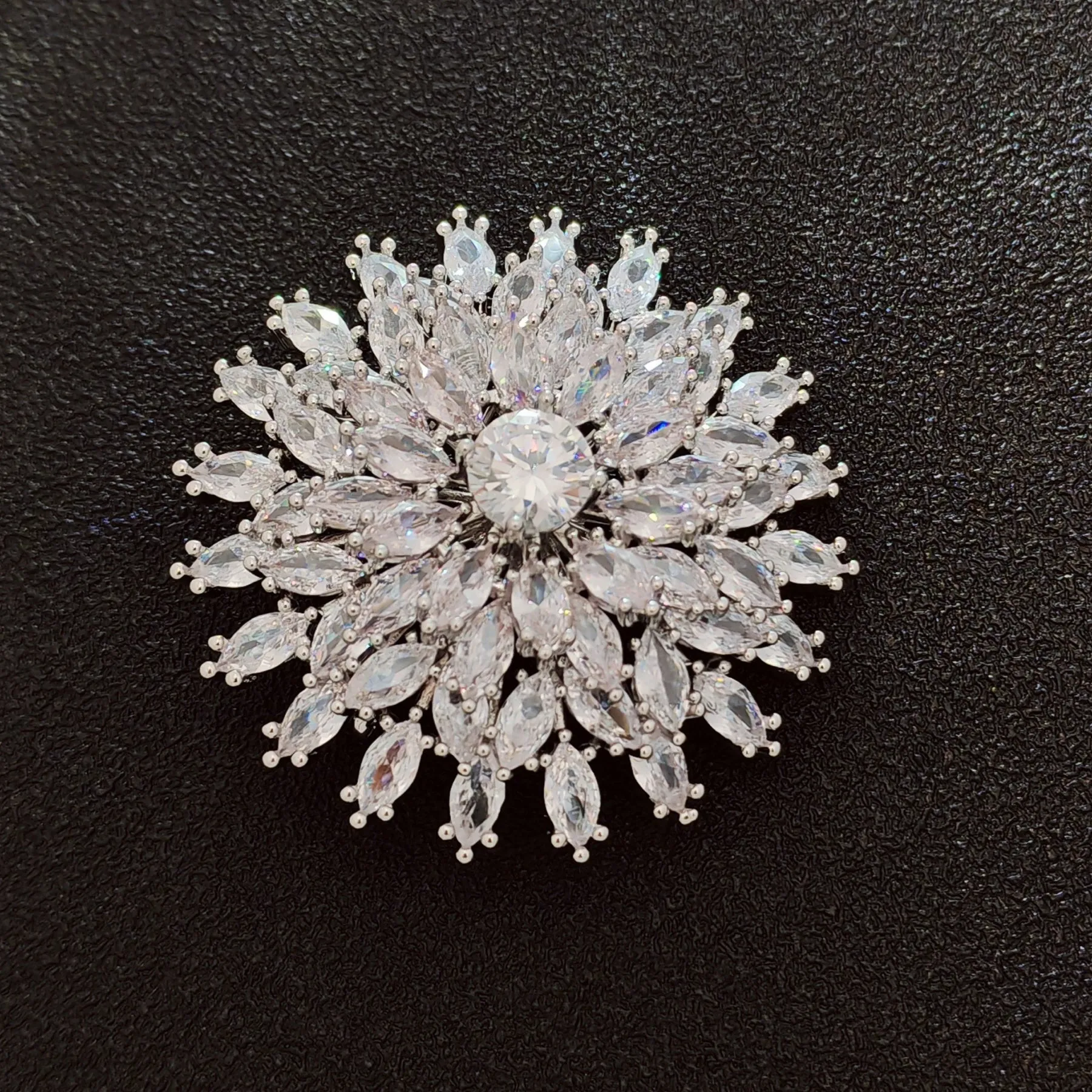Burst Star Transparent Brooch – Large Round Design with Shimmering Starry Effect – Elegant Copper Brooch for Women