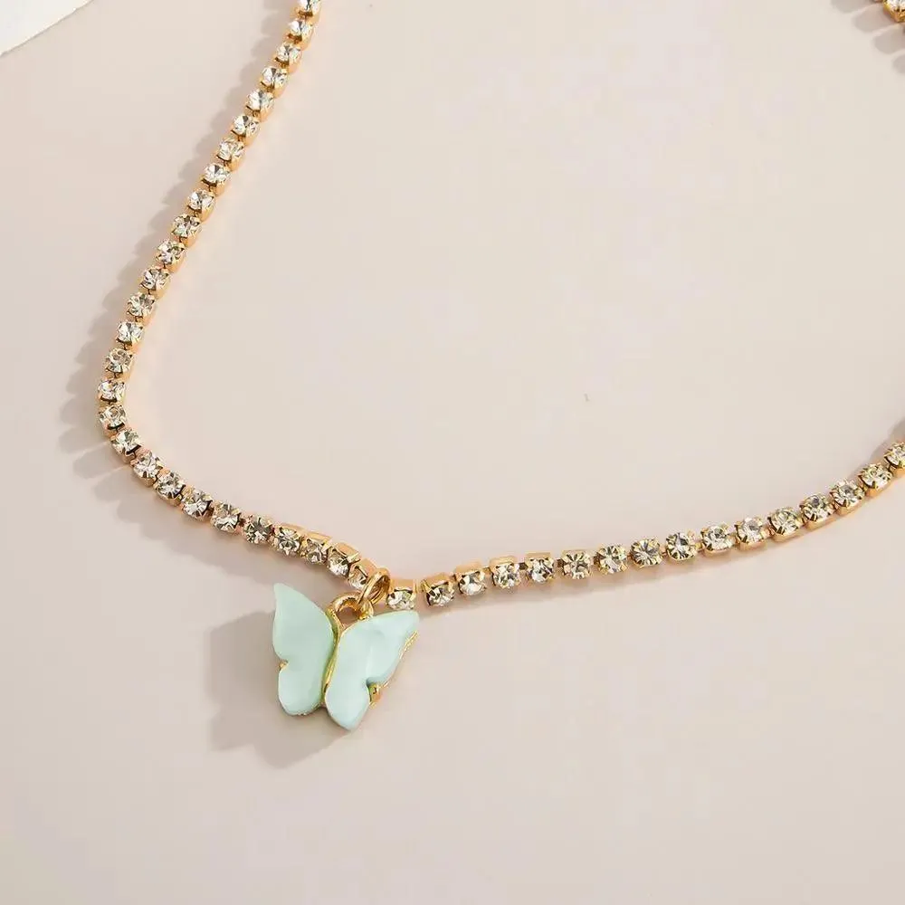 Butterfly Pendant Charm Necklace Cute Acrylic Necklace Butterfly Shape Jewelry for Women and Girls Fashion Simple Style Cute Butterfly Pedant Necklace for Women Simple Neck Collar Choker Necklace Jewelry For Women