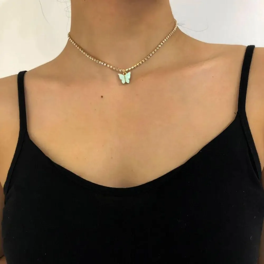 Butterfly Pendant Charm Necklace Cute Acrylic Necklace Butterfly Shape Jewelry for Women and Girls Fashion Simple Style Cute Butterfly Pedant Necklace for Women Simple Neck Collar Choker Necklace Jewelry For Women