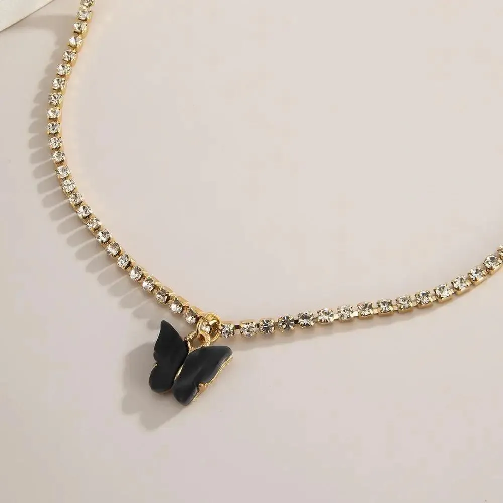Butterfly Pendant Charm Necklace Cute Acrylic Necklace Butterfly Shape Jewelry for Women and Girls Fashion Simple Style Cute Butterfly Pedant Necklace for Women Simple Neck Collar Choker Necklace Jewelry For Women