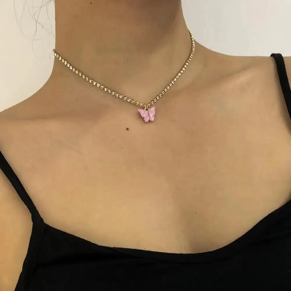 Butterfly Pendant Charm Necklace Cute Acrylic Necklace Butterfly Shape Jewelry for Women and Girls Fashion Simple Style Cute Butterfly Pedant Necklace for Women Simple Neck Collar Choker Necklace Jewelry For Women