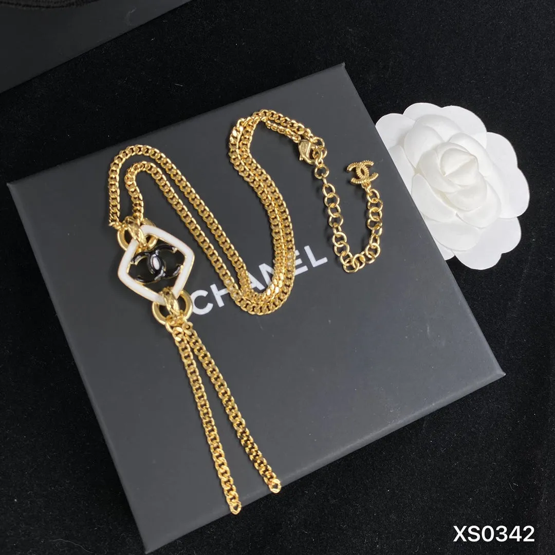 Charming Geometric Gold Chain