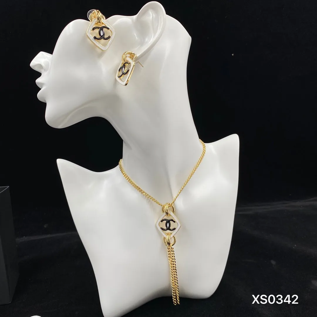 Charming Geometric Gold Chain