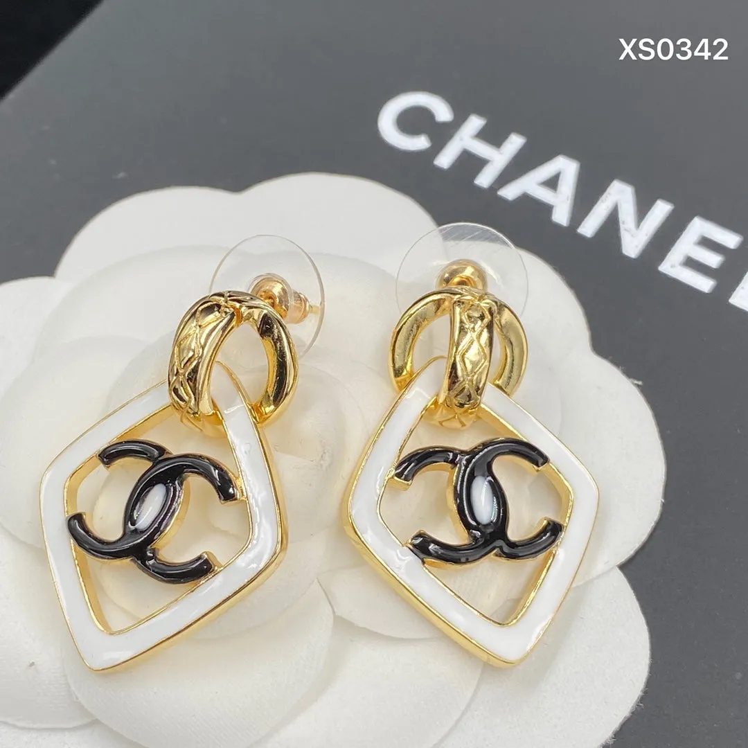 Charming Geometric Gold Chain