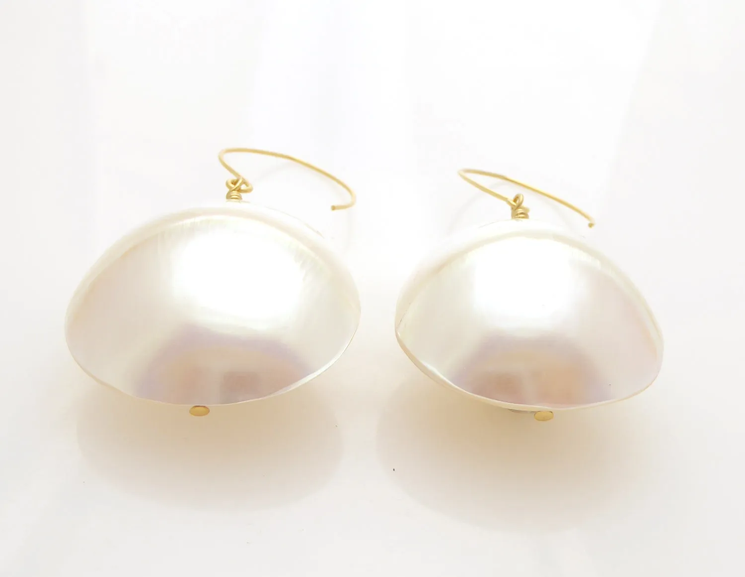 Chiaro di luna shell earrings