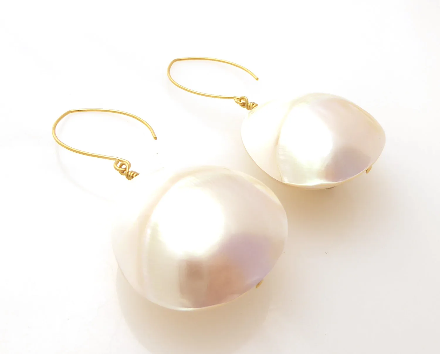Chiaro di luna shell earrings