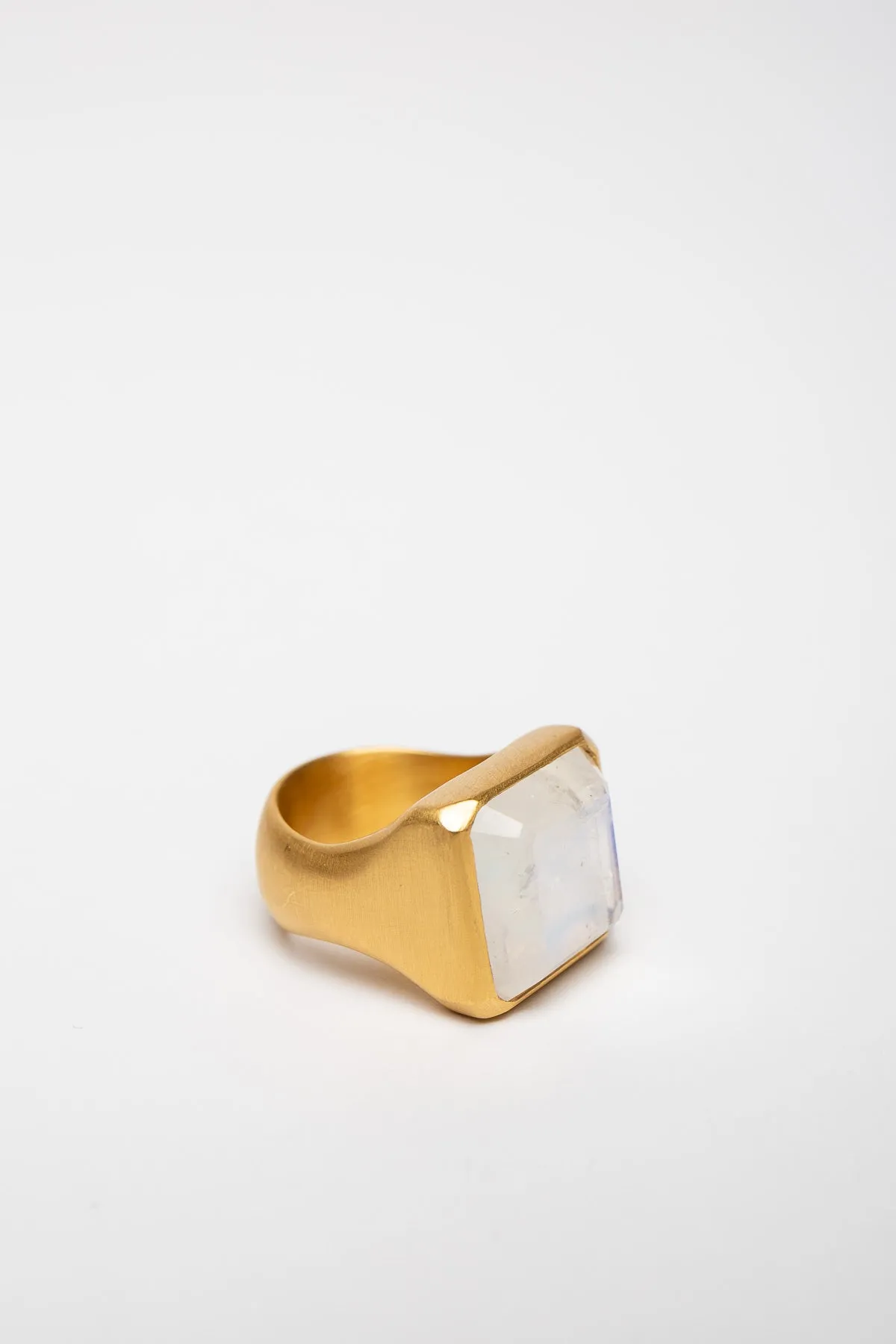 ELI HALILI | 22K SQUARE MOONSTONE RING