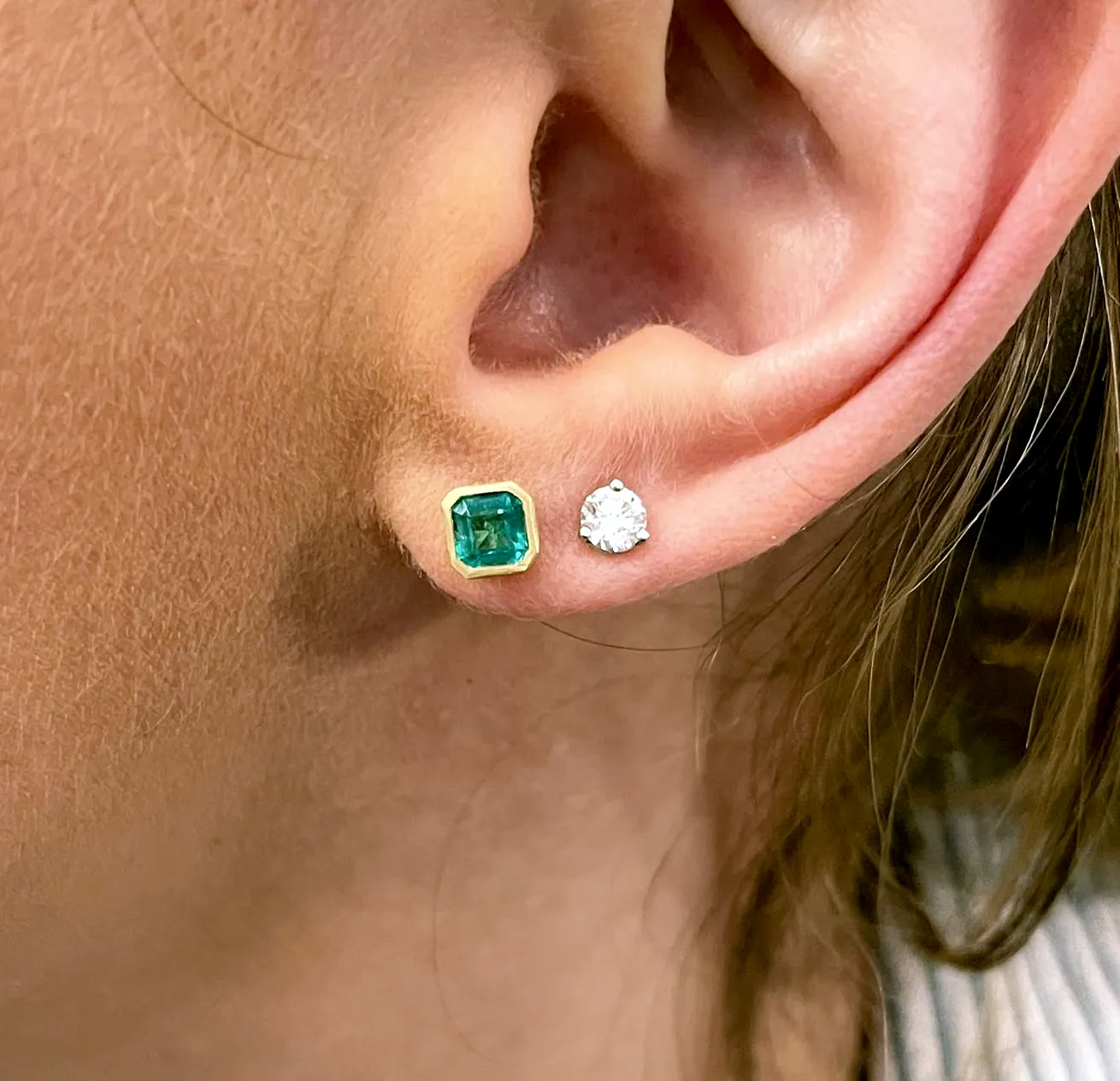 EMERALD BEZEL STUD EARRINGS