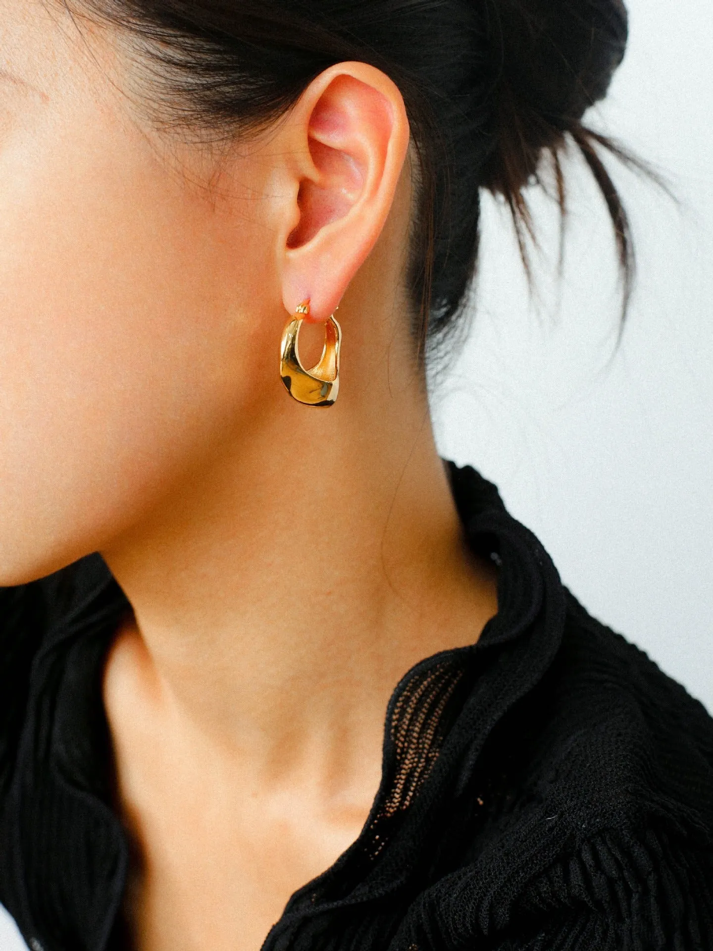 Enamel Twisted Geometric Hoop Earrings