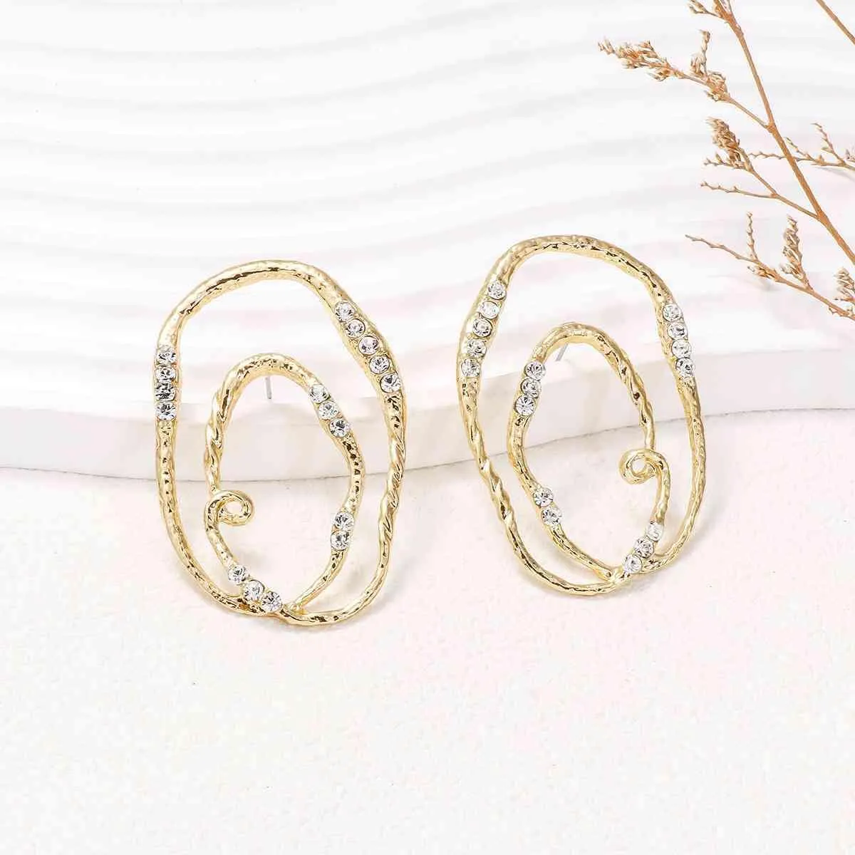 Fashion-Savvy Alloy & Rhinestone Geometric Earrings