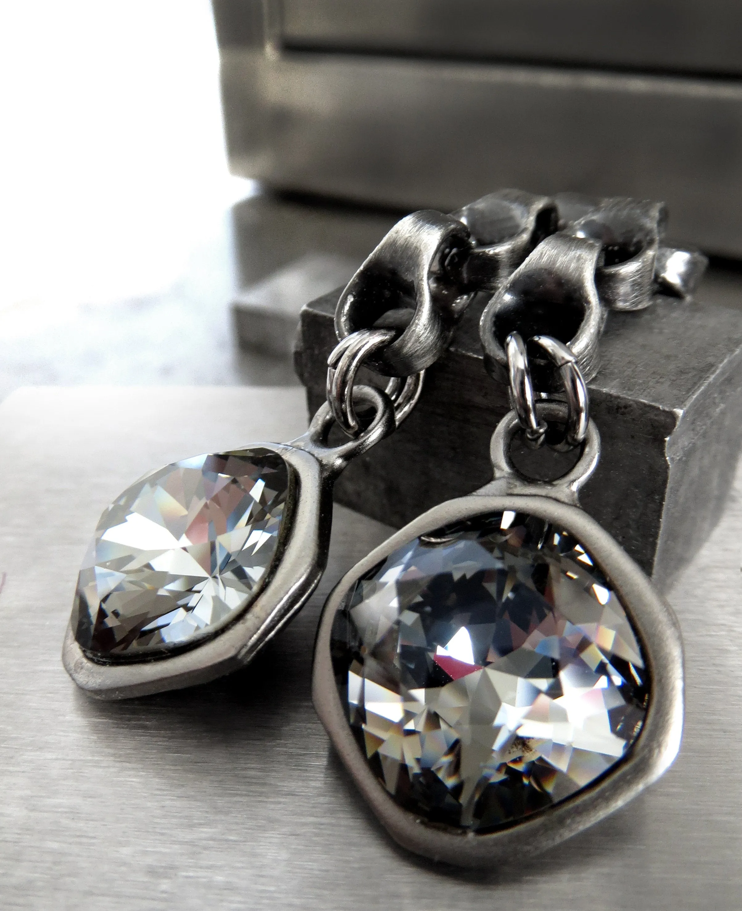 GEAR - Bold Chunky Chain Earrings with Dark Grey Crystal