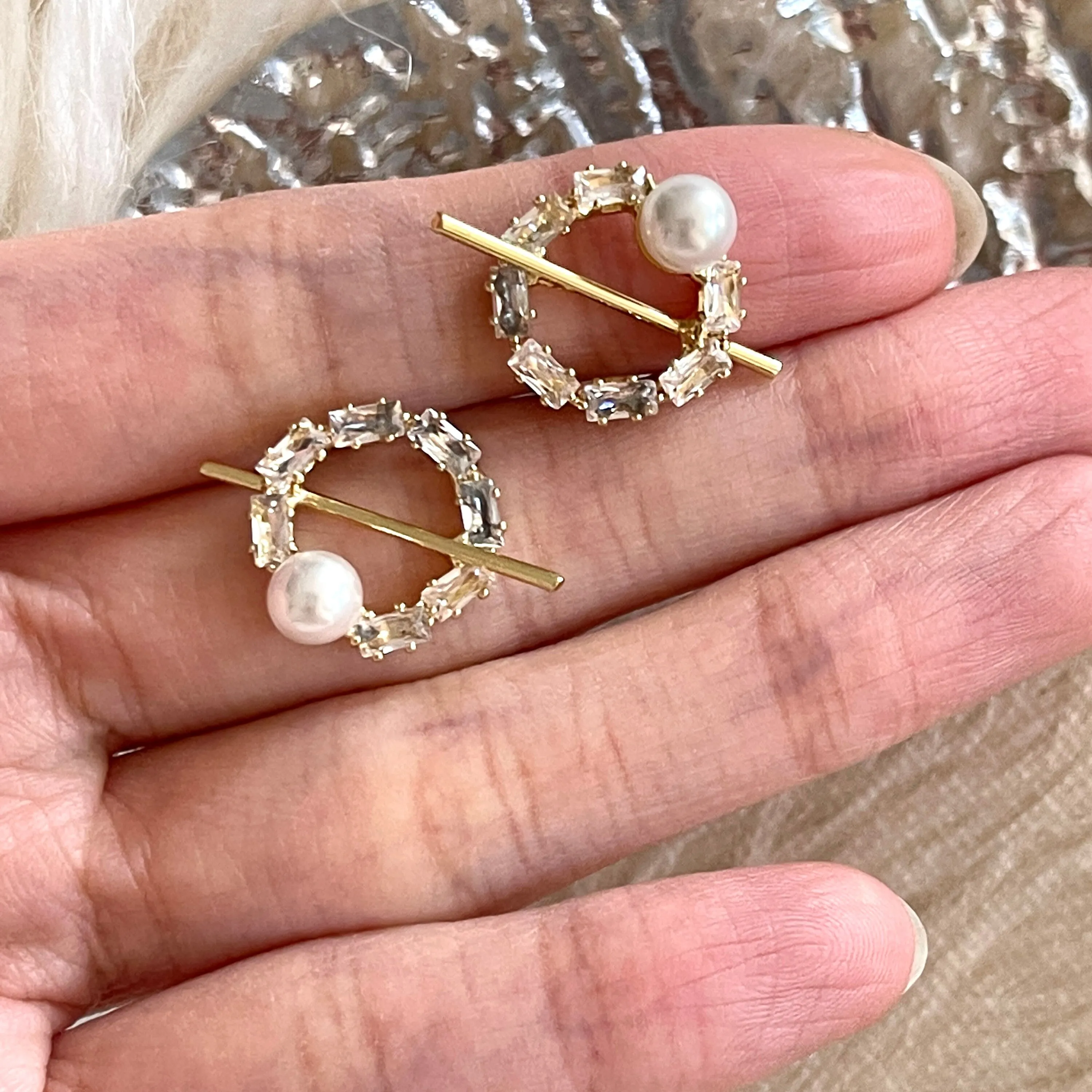 Geometric infinity loop earrings