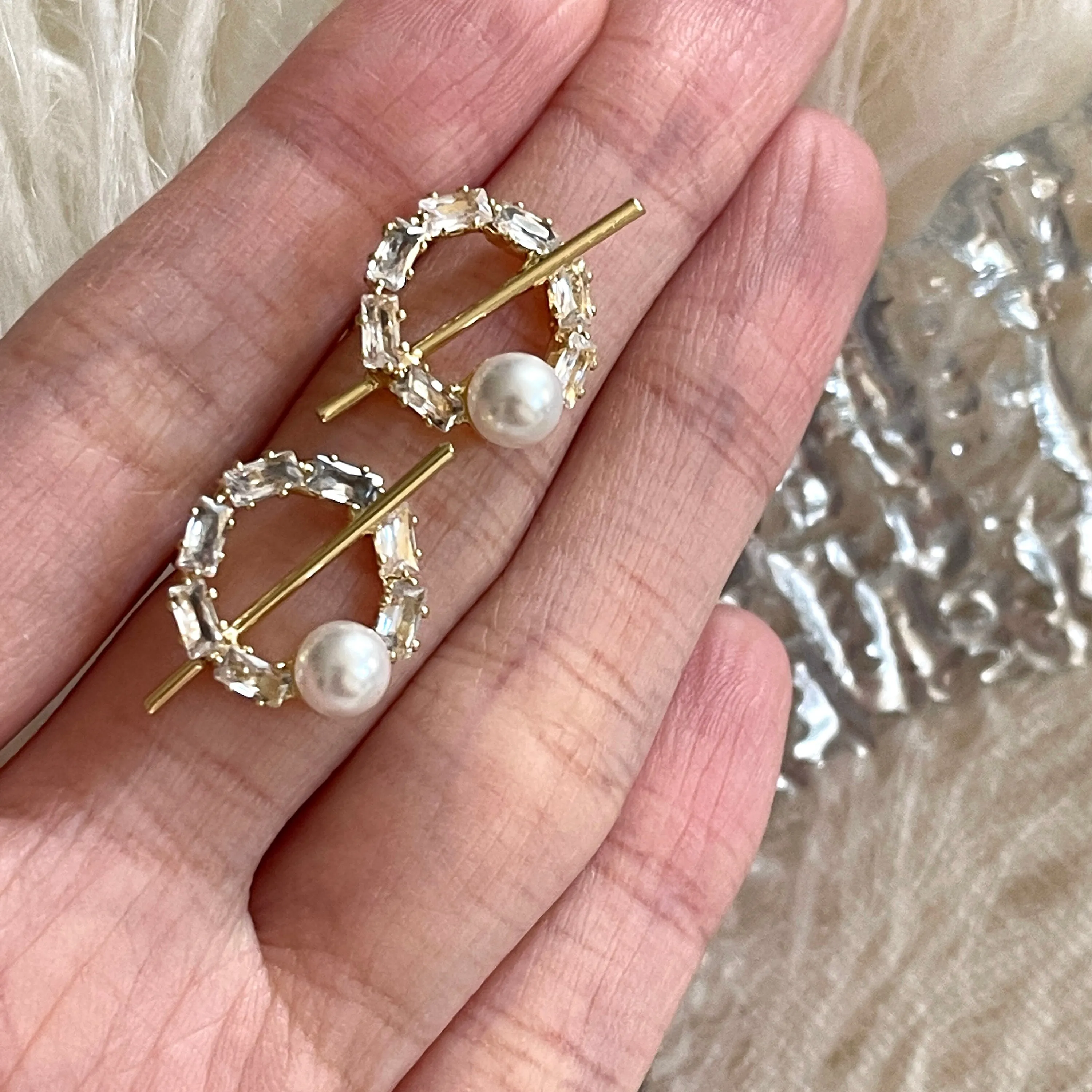 Geometric infinity loop earrings