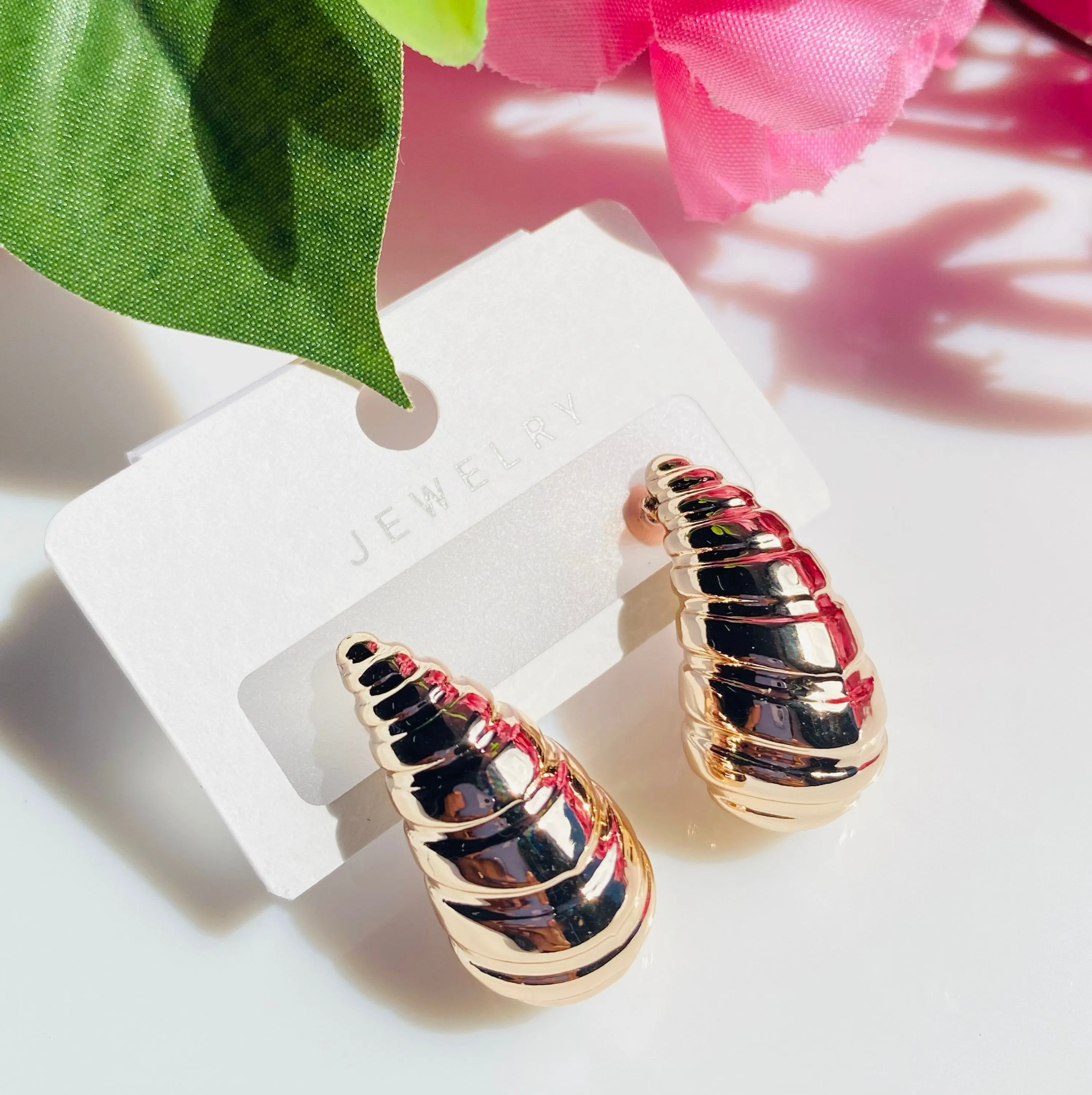 Geometric tear drop stud earrings