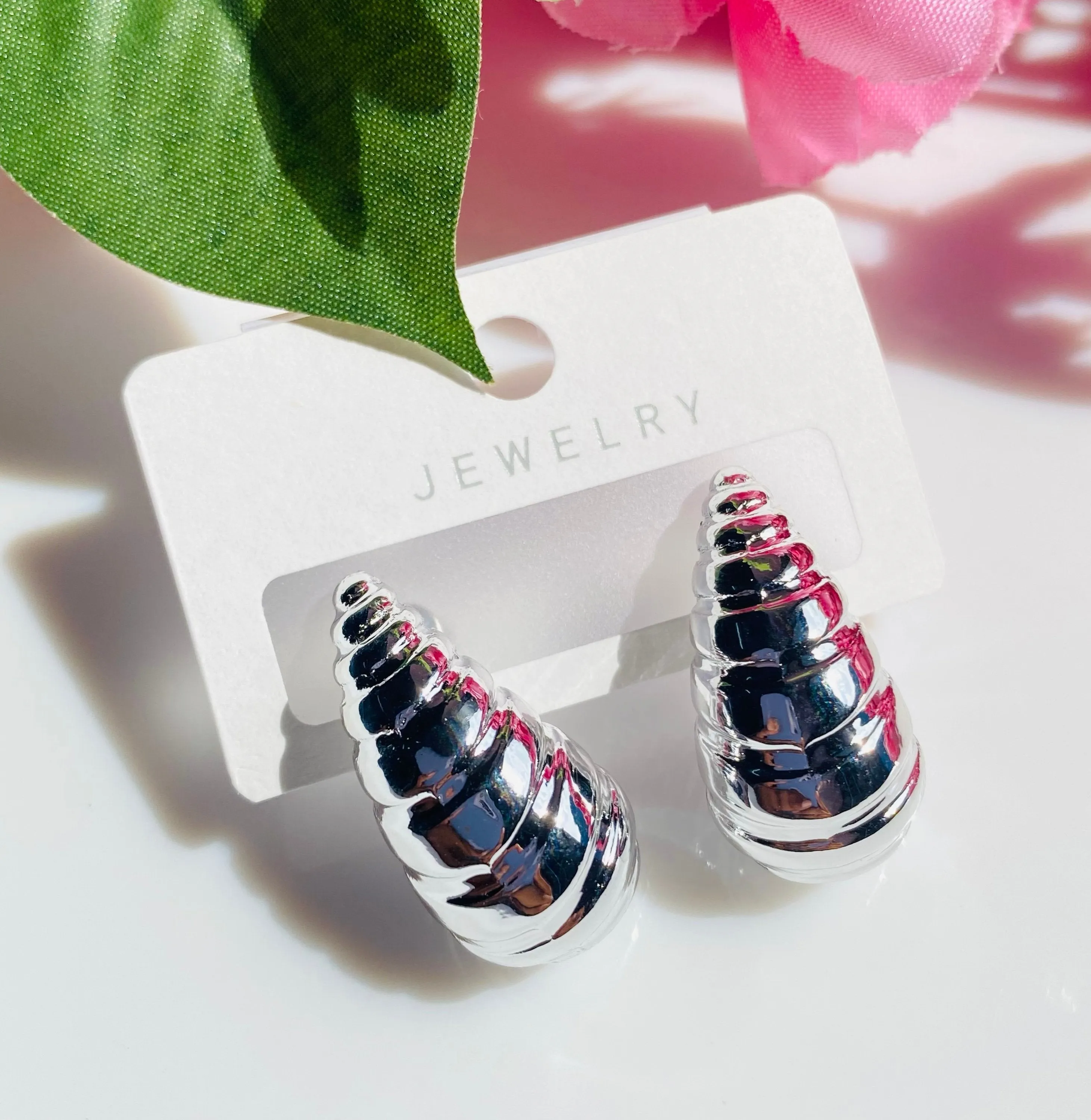 Geometric tear drop stud earrings