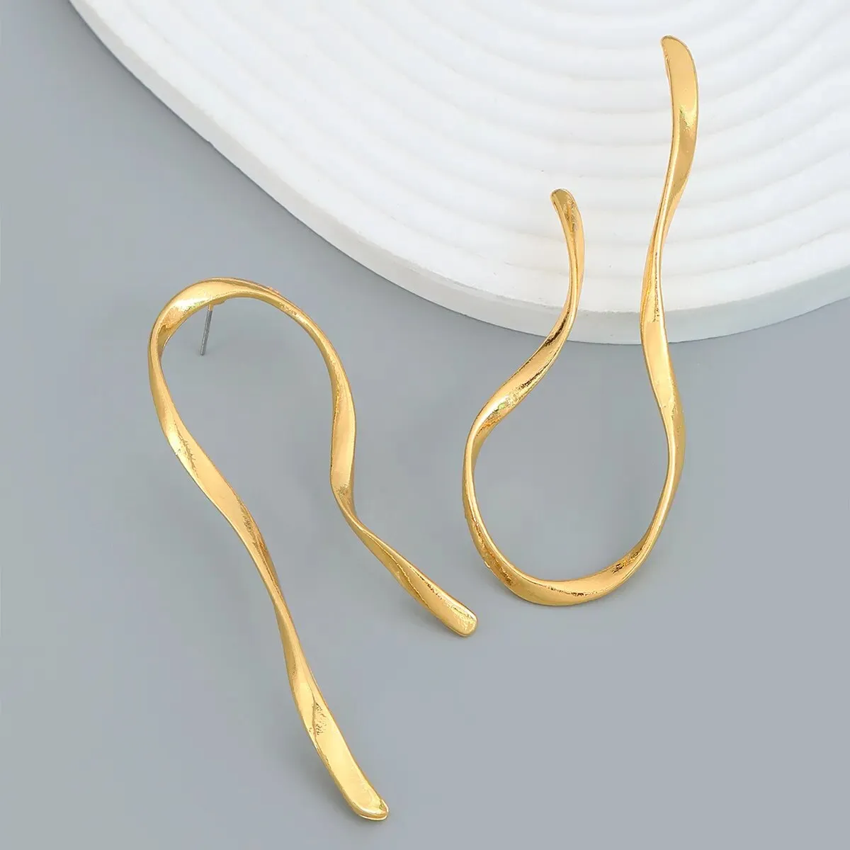 Gina Irregular U-shaped Earrings
