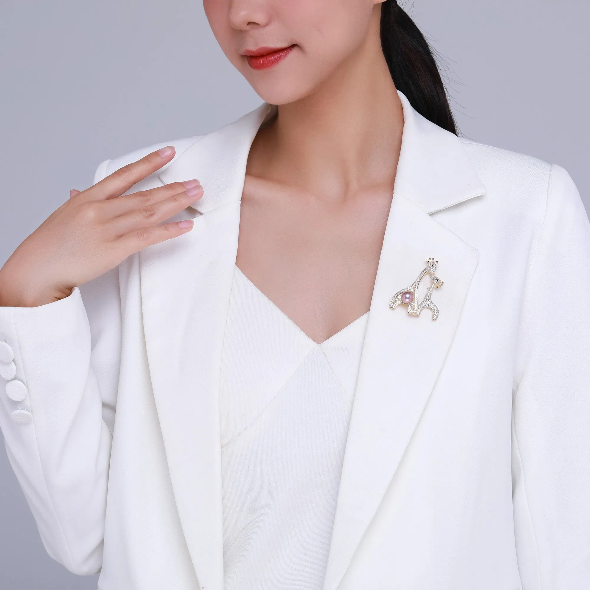 Giraffe Family Edison Pearl Brooch
