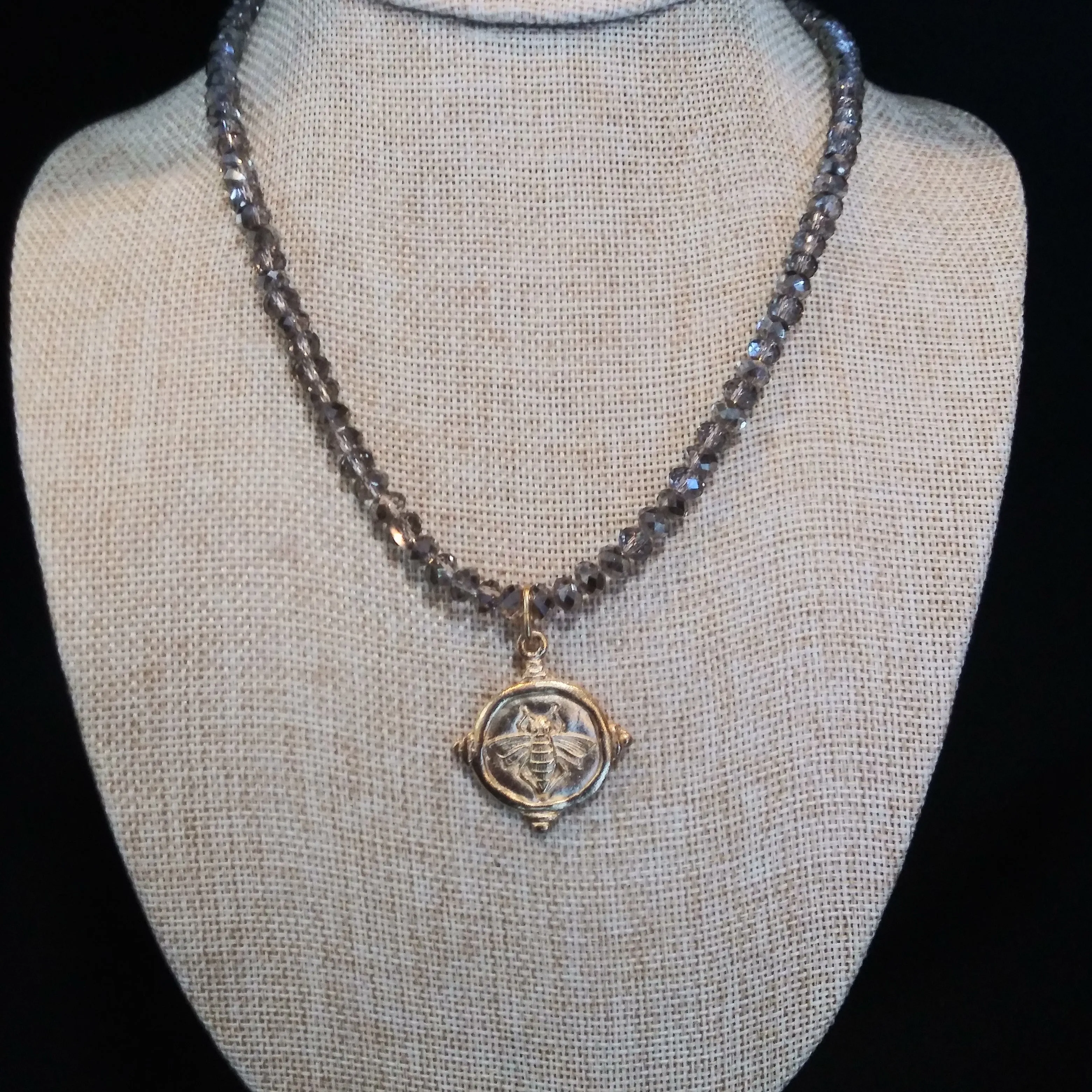 Gold Bee Necklace (5002bnck)