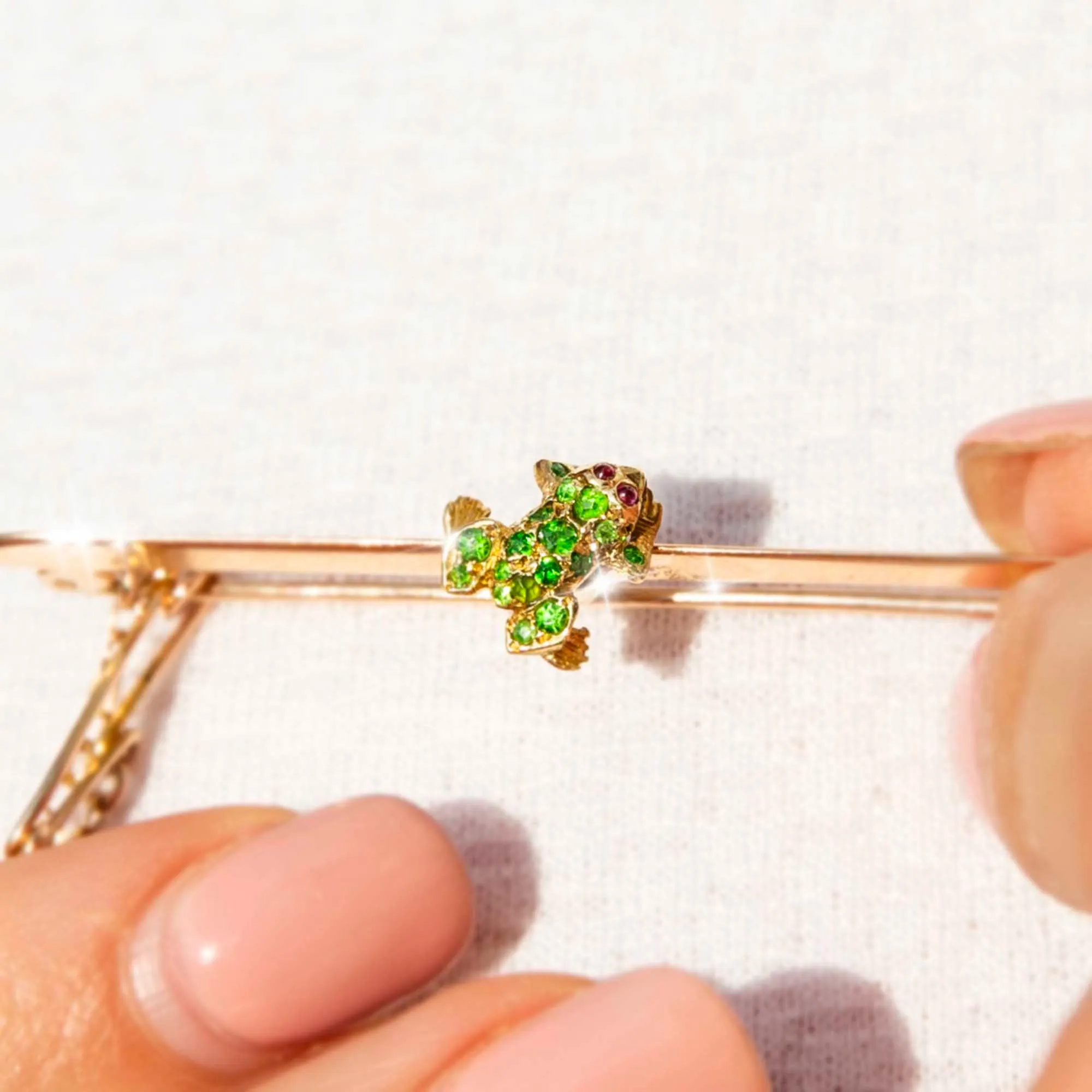 Ido Antique 1854-1931 15ct Gold Demantoid Garnet Brooch