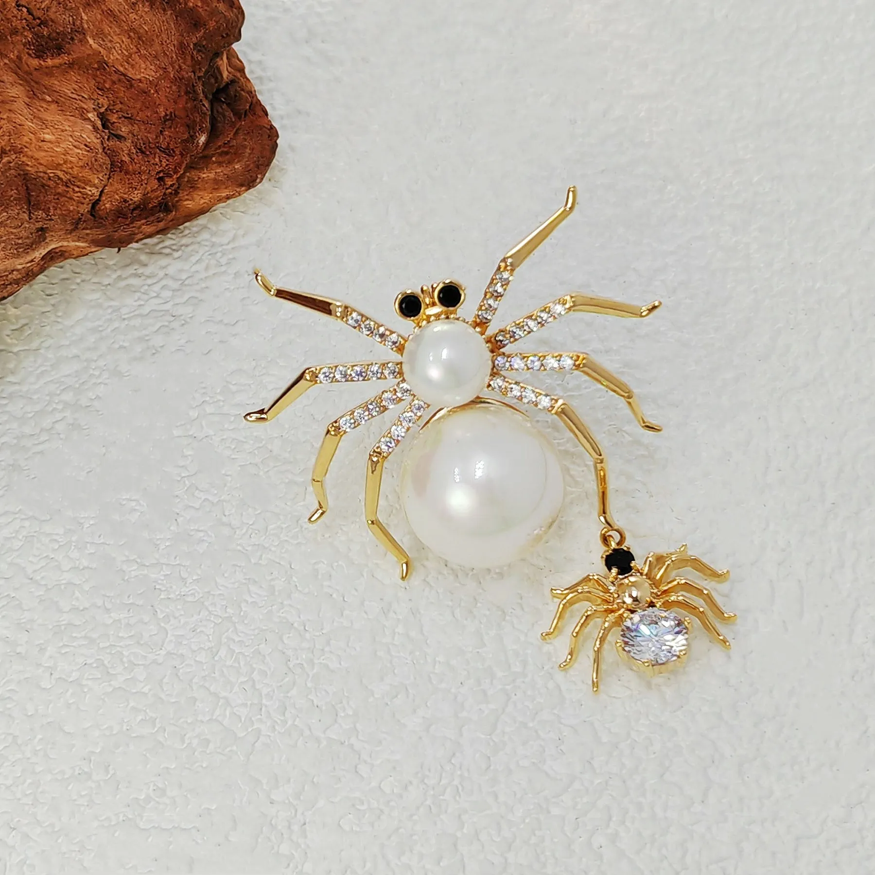Jewelblings Stunning Designer Black Spider and White Mother of Pearl Spider Brooches and Pins Halloween Witch Costume Hat Insect Jewelry