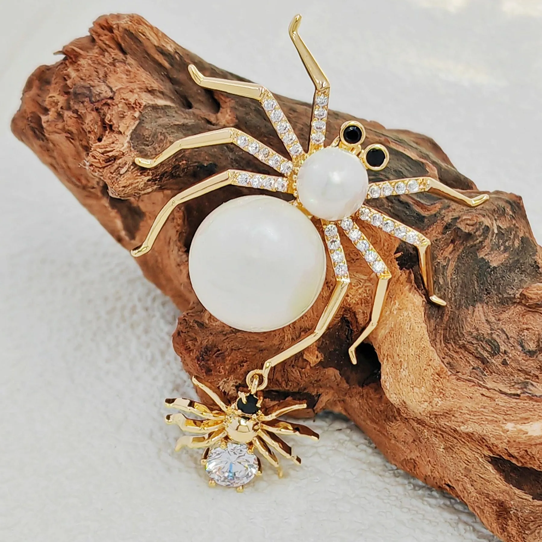 Jewelblings Stunning Designer Black Spider and White Mother of Pearl Spider Brooches and Pins Halloween Witch Costume Hat Insect Jewelry
