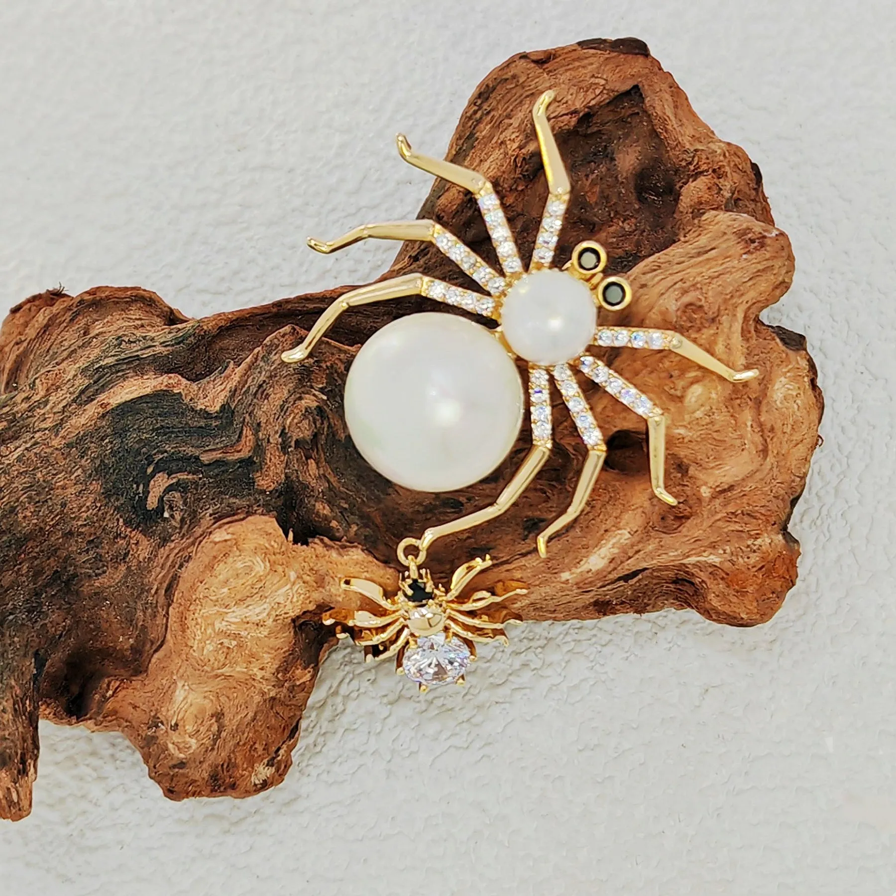 Jewelblings Stunning Designer Black Spider and White Mother of Pearl Spider Brooches and Pins Halloween Witch Costume Hat Insect Jewelry