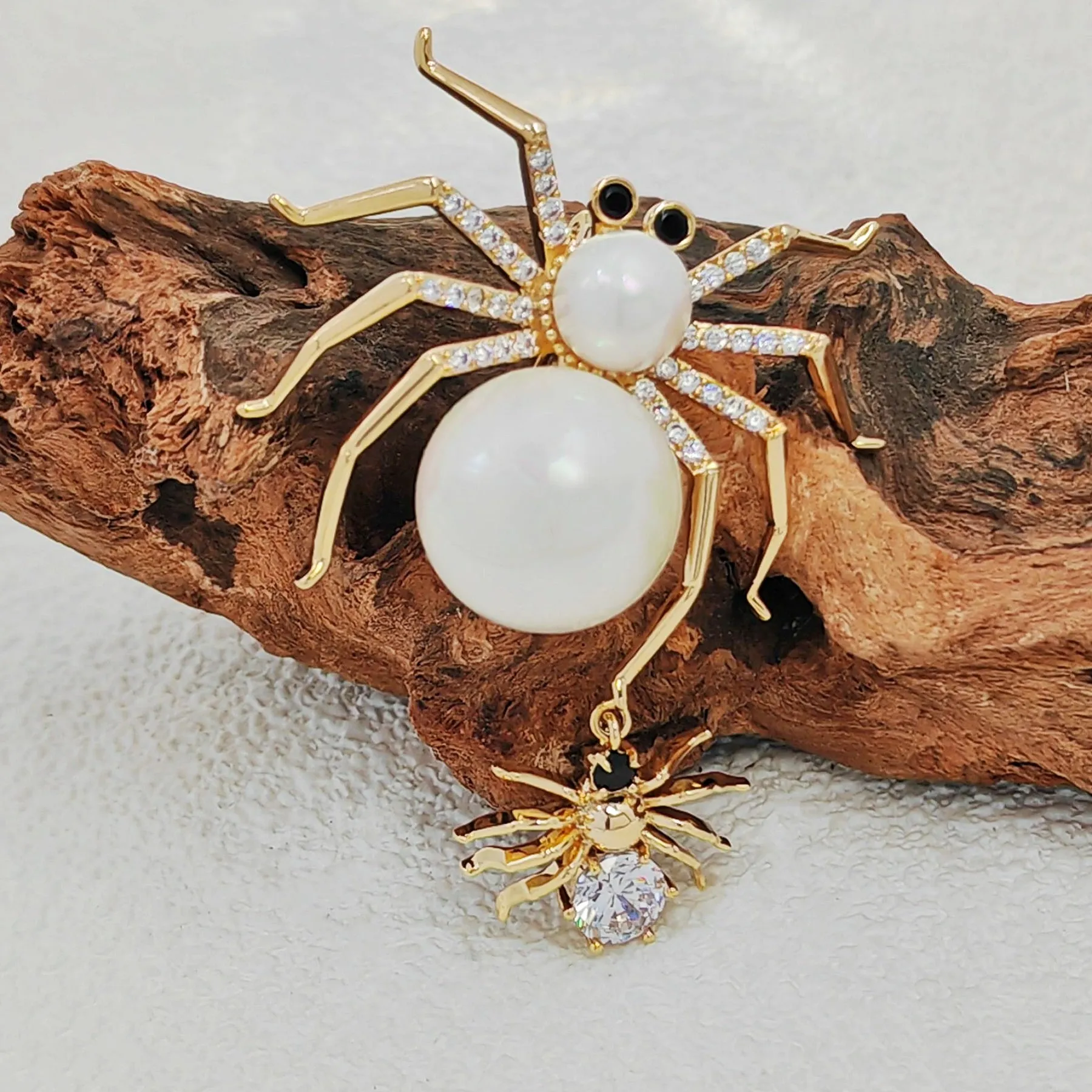 Jewelblings Stunning Designer Black Spider and White Mother of Pearl Spider Brooches and Pins Halloween Witch Costume Hat Insect Jewelry