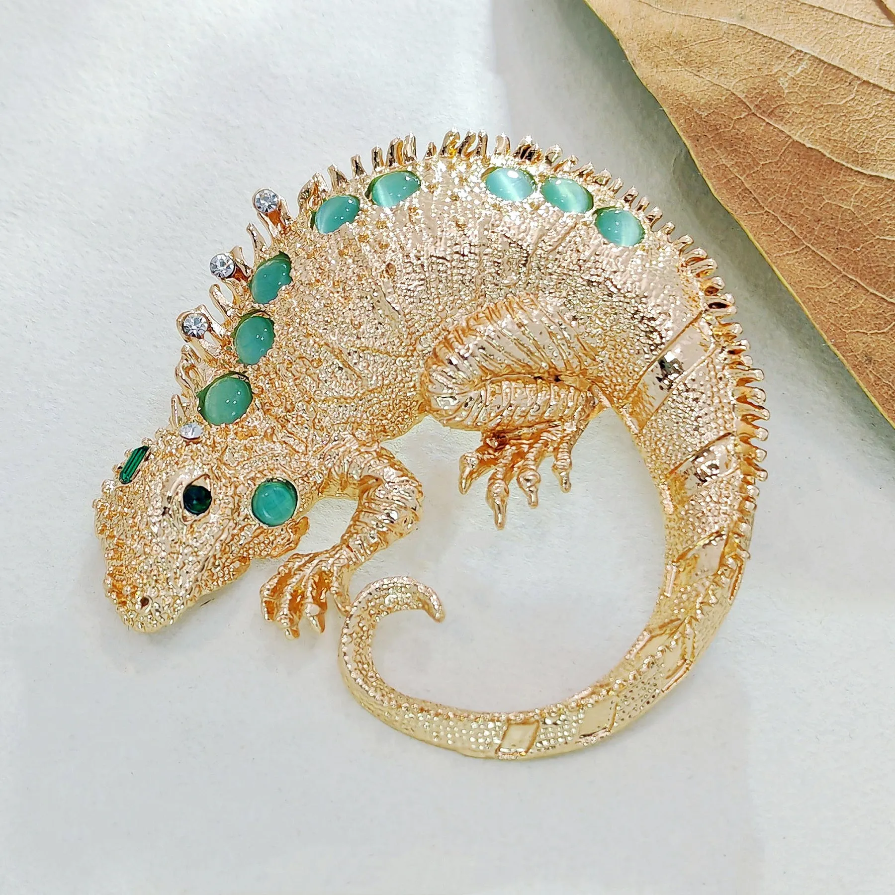 Jewelblings Victorian Vintage Imitated Green Opal Accent Circle Position Golden Metal Lizard Brooches Pins Unisex Halloween Costume Jewelry