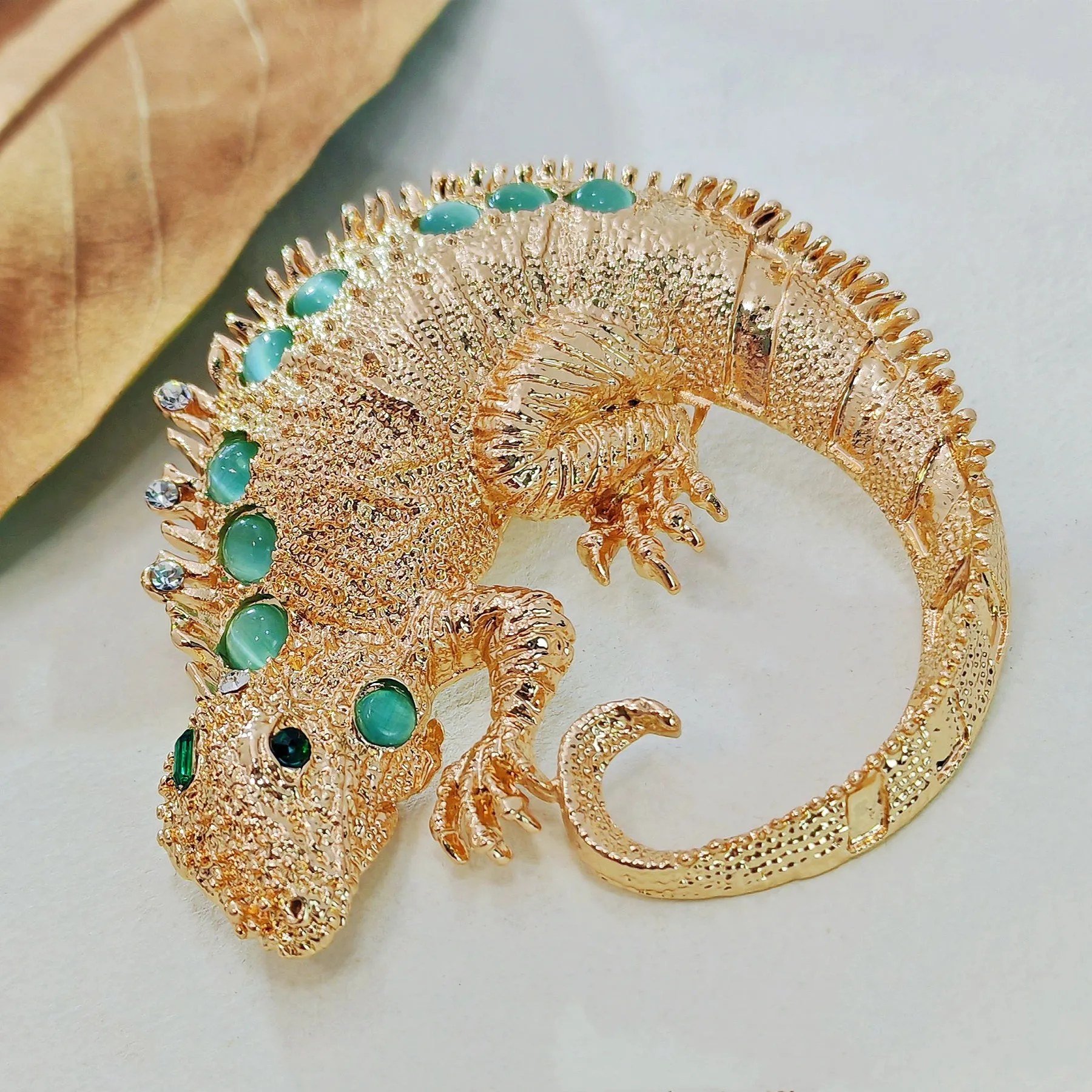 Jewelblings Victorian Vintage Imitated Green Opal Accent Circle Position Golden Metal Lizard Brooches Pins Unisex Halloween Costume Jewelry