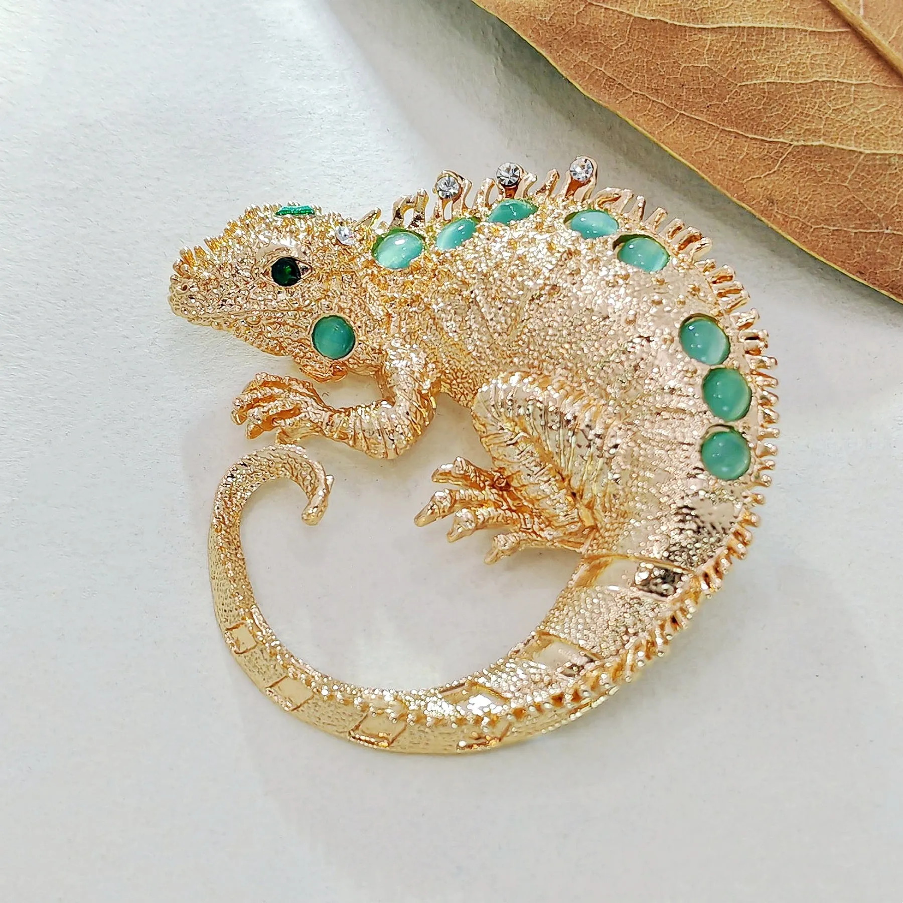 Jewelblings Victorian Vintage Imitated Green Opal Accent Circle Position Golden Metal Lizard Brooches Pins Unisex Halloween Costume Jewelry