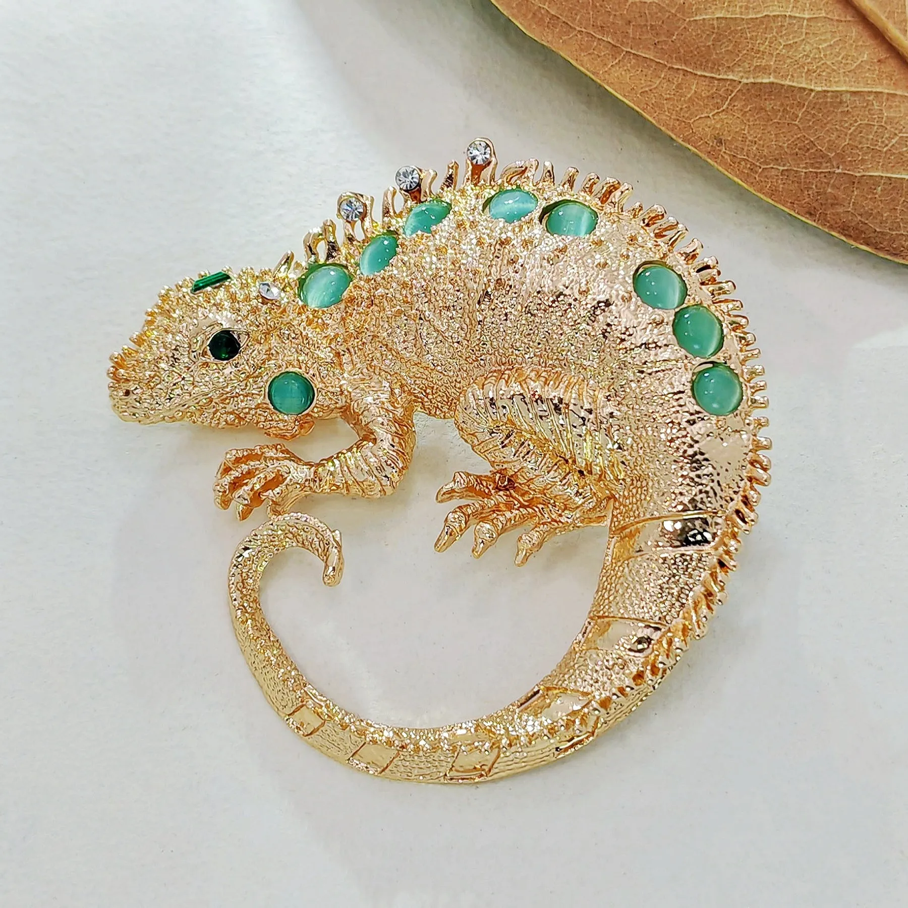 Jewelblings Victorian Vintage Imitated Green Opal Accent Circle Position Golden Metal Lizard Brooches Pins Unisex Halloween Costume Jewelry