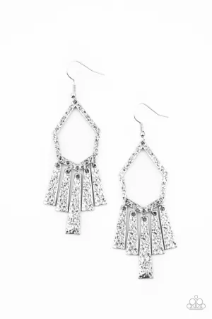 Museum Find Silver
Earrings Paparazzi