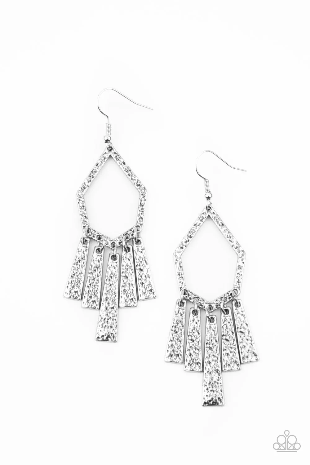 Museum Find Silver
Earrings Paparazzi