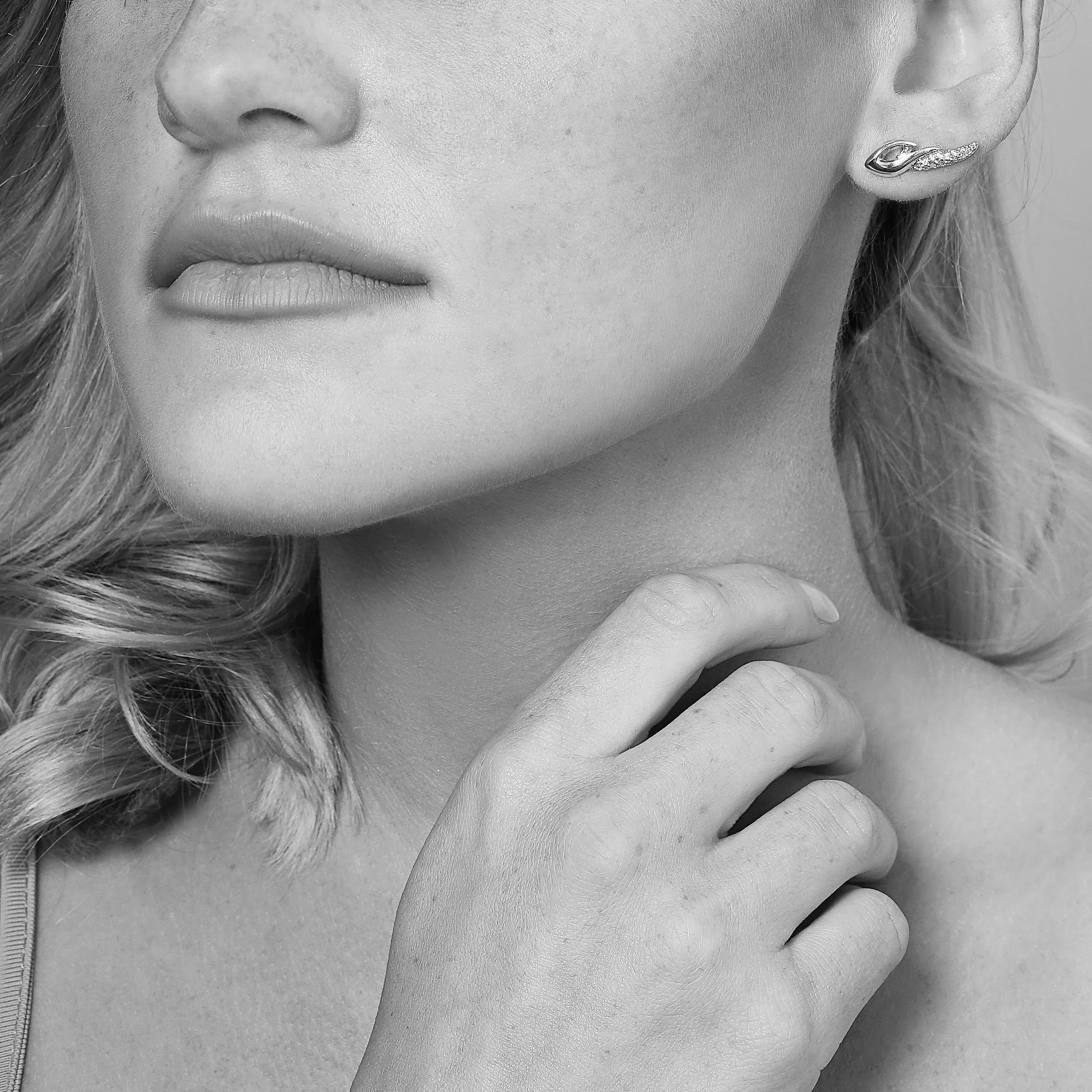 Promise Pavé Contour Earring - 18K Gold Vermeil   CZ Noir