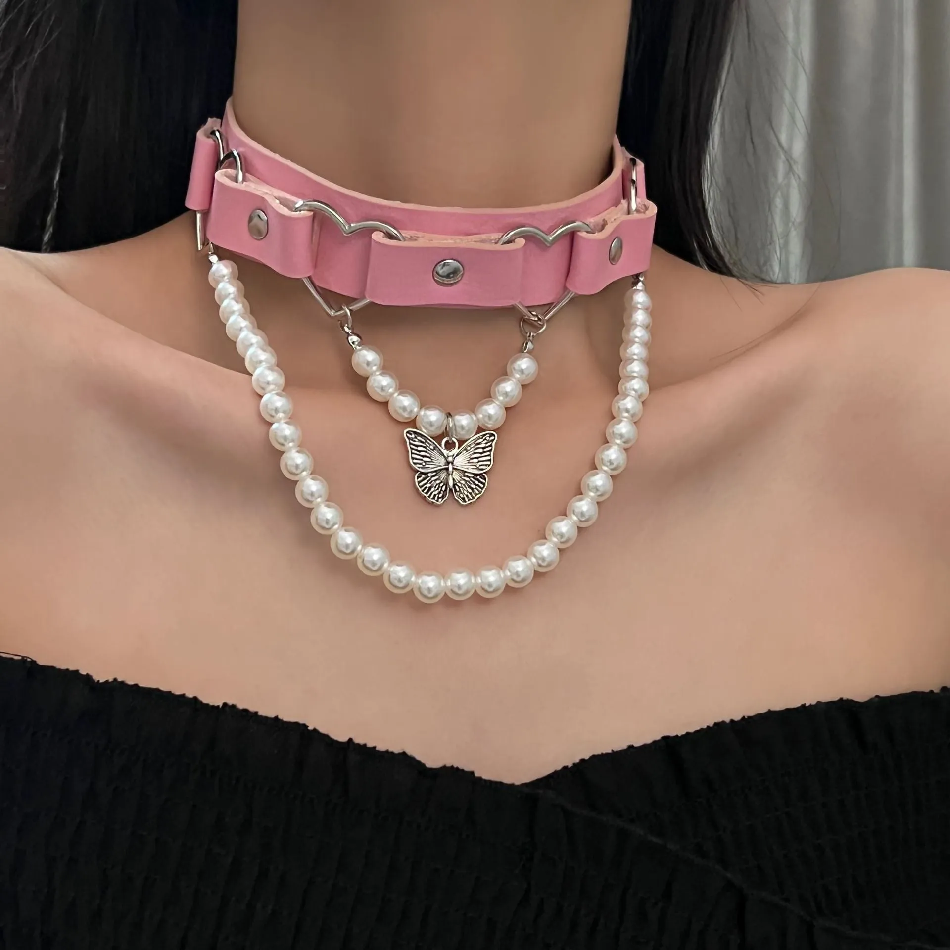PUNK STUD BUTTERFLY PEARL CHOKER YV47396