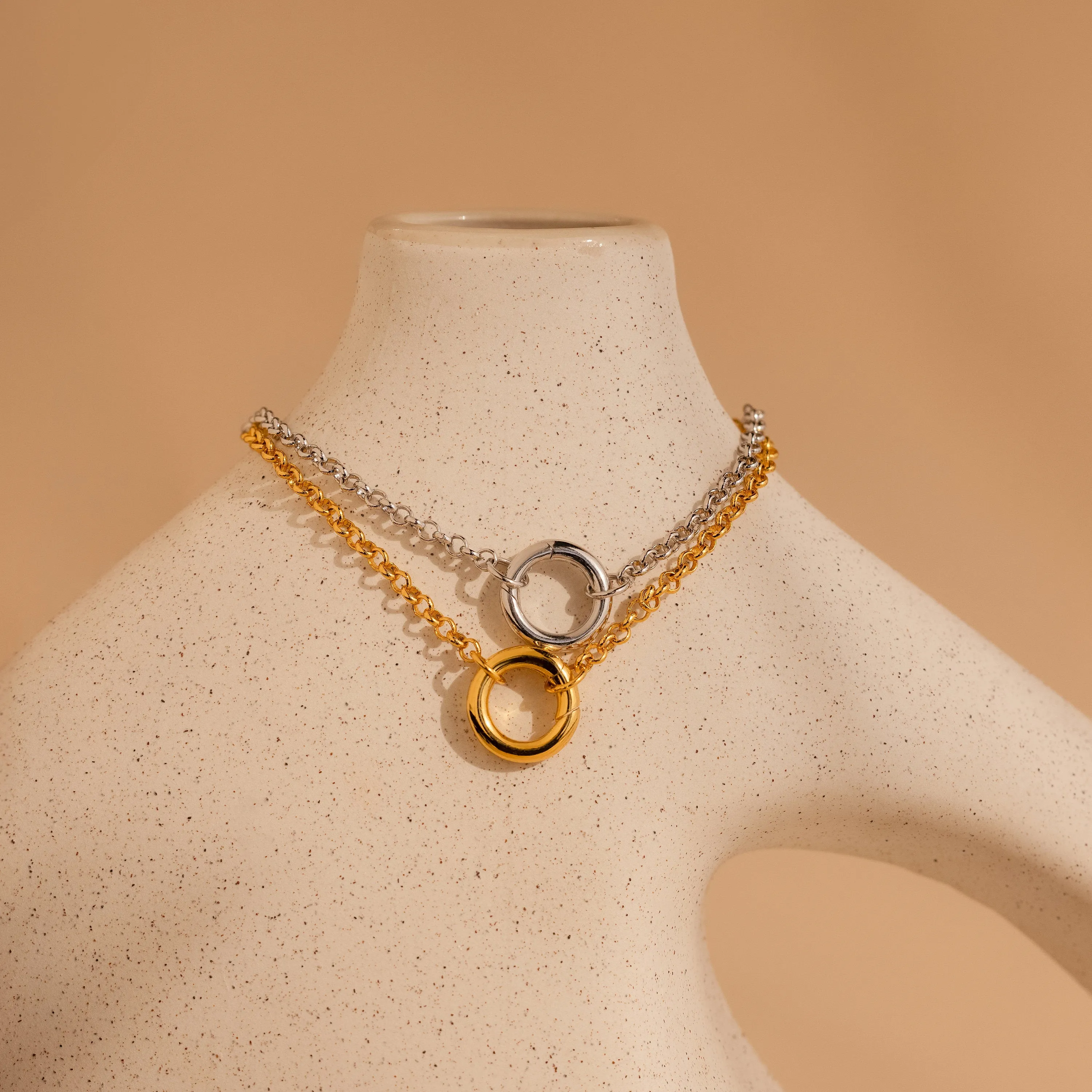 Rolo Circle Charm Bracelet in 18K Gold