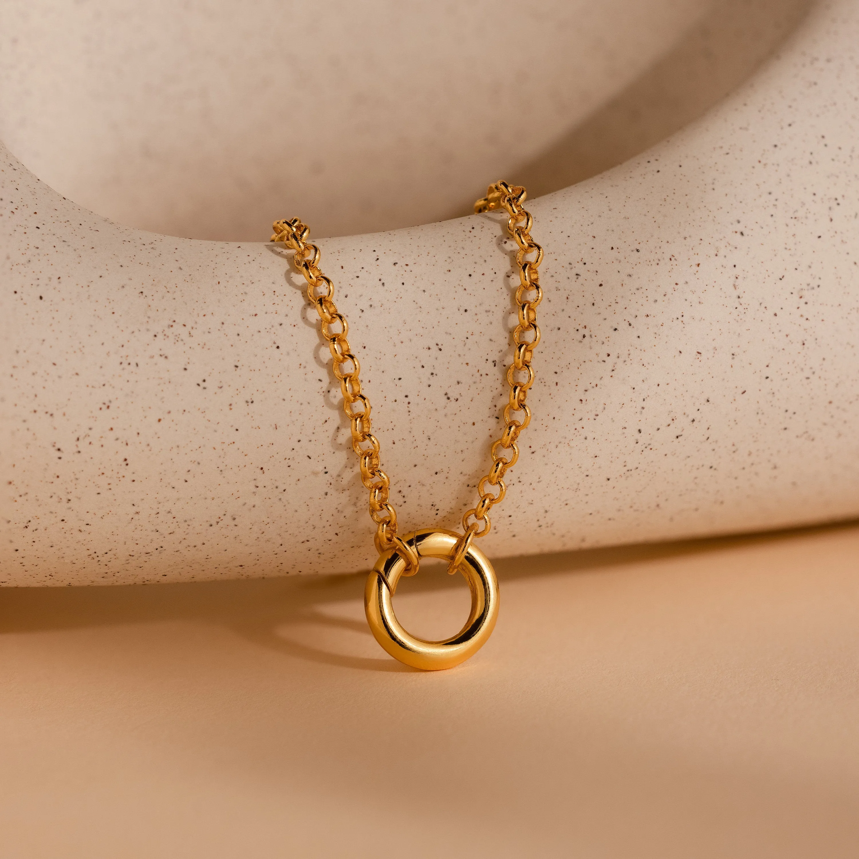 Rolo Circle Charm Bracelet in 18K Gold