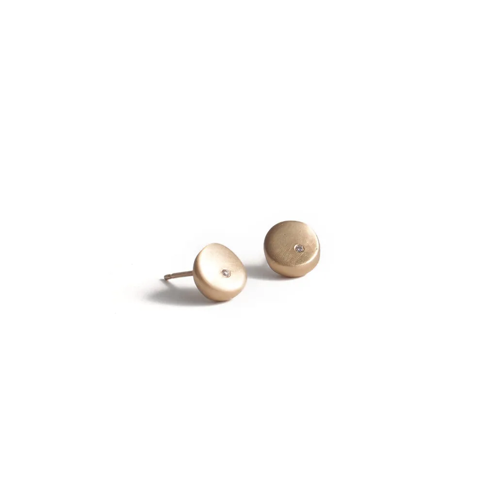 round wedge studs