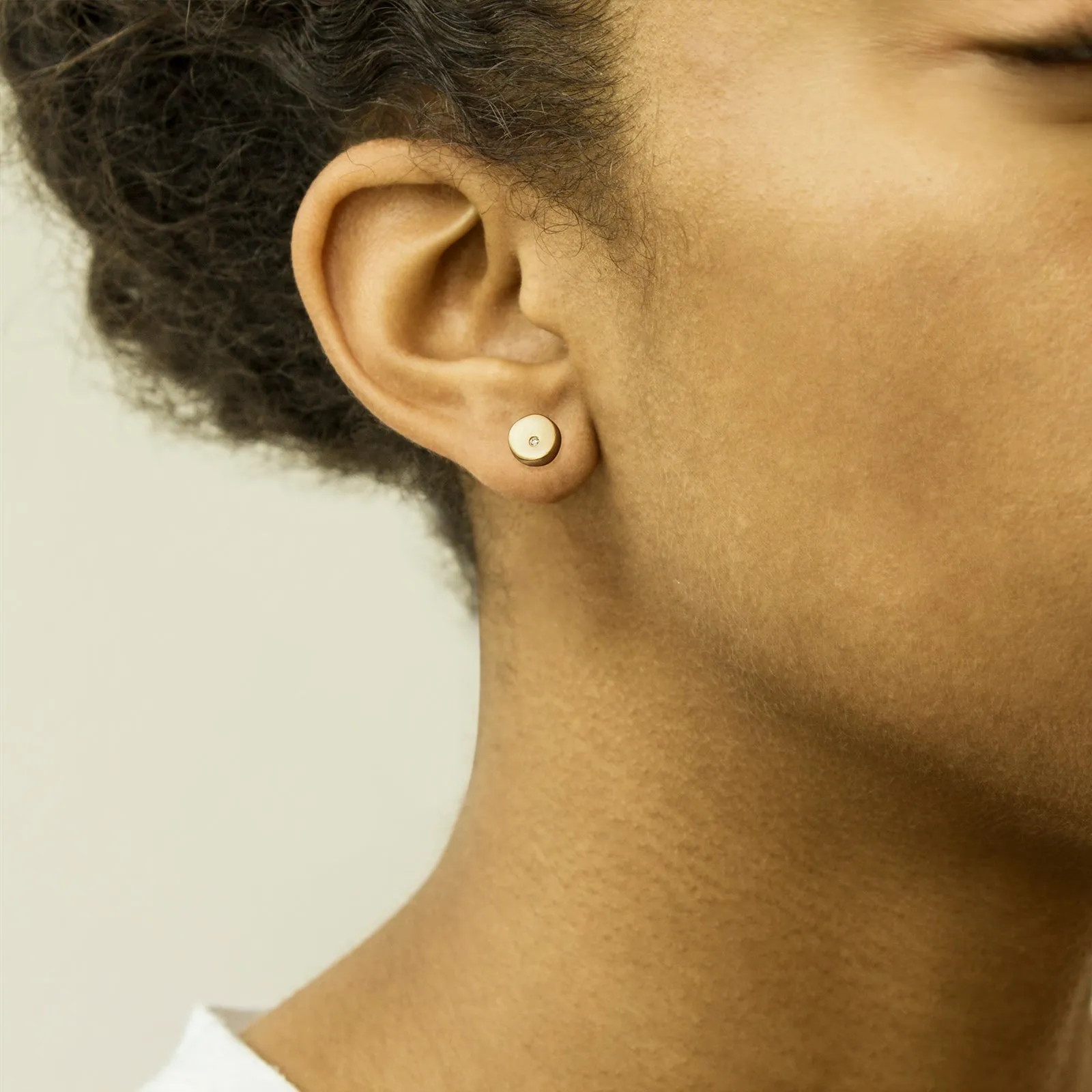 round wedge studs
