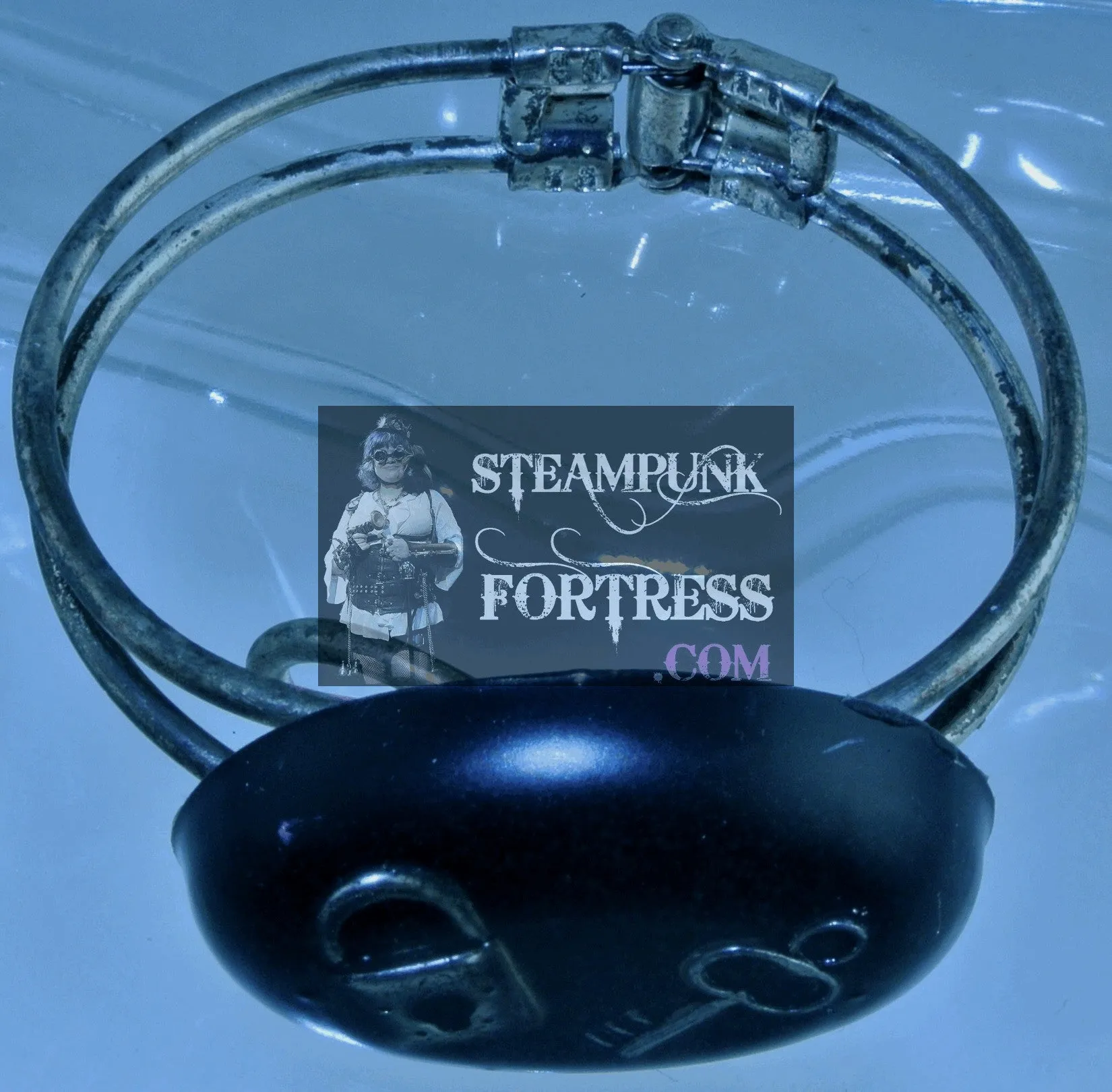 SILVER BLACK OVAL LOCK AND KEY IN RESIN BRACELET CUFF BANGLE STARR WILDE STEAMPUNK FORTRESS