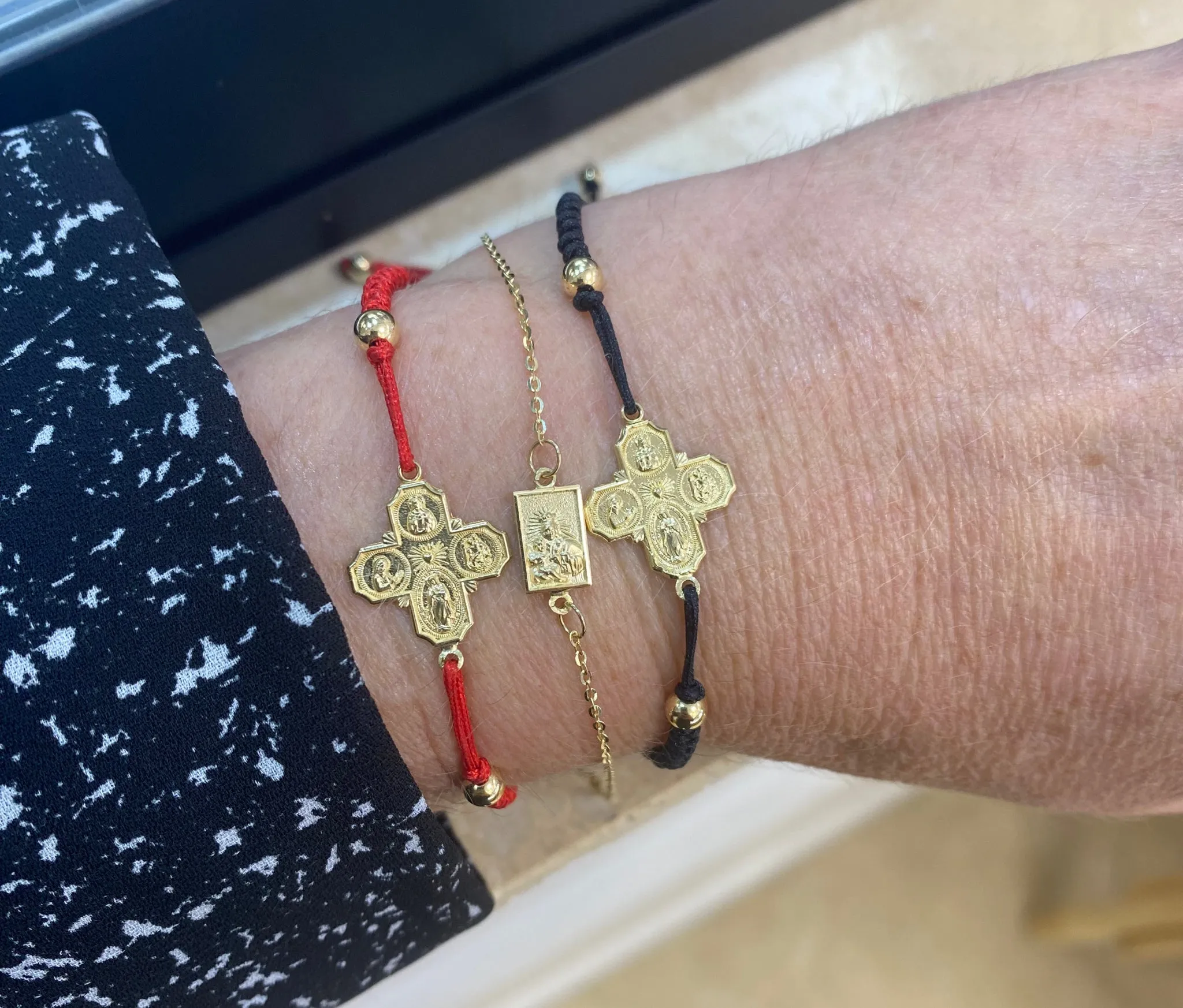 Single Scapular Bracelet