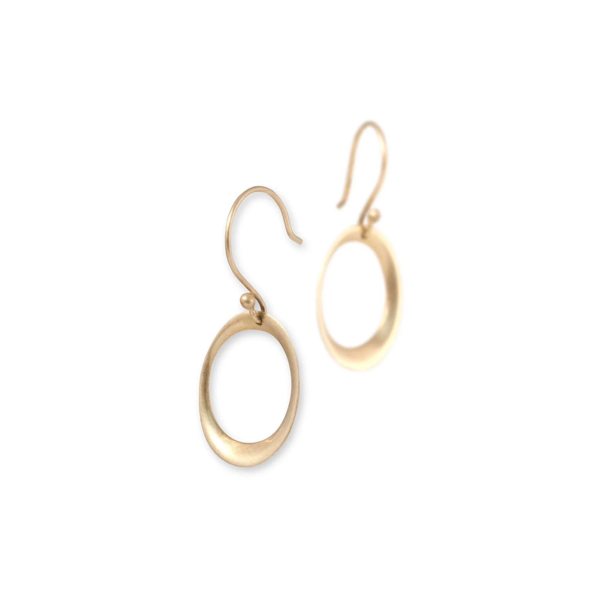 small rounded oculus earrings