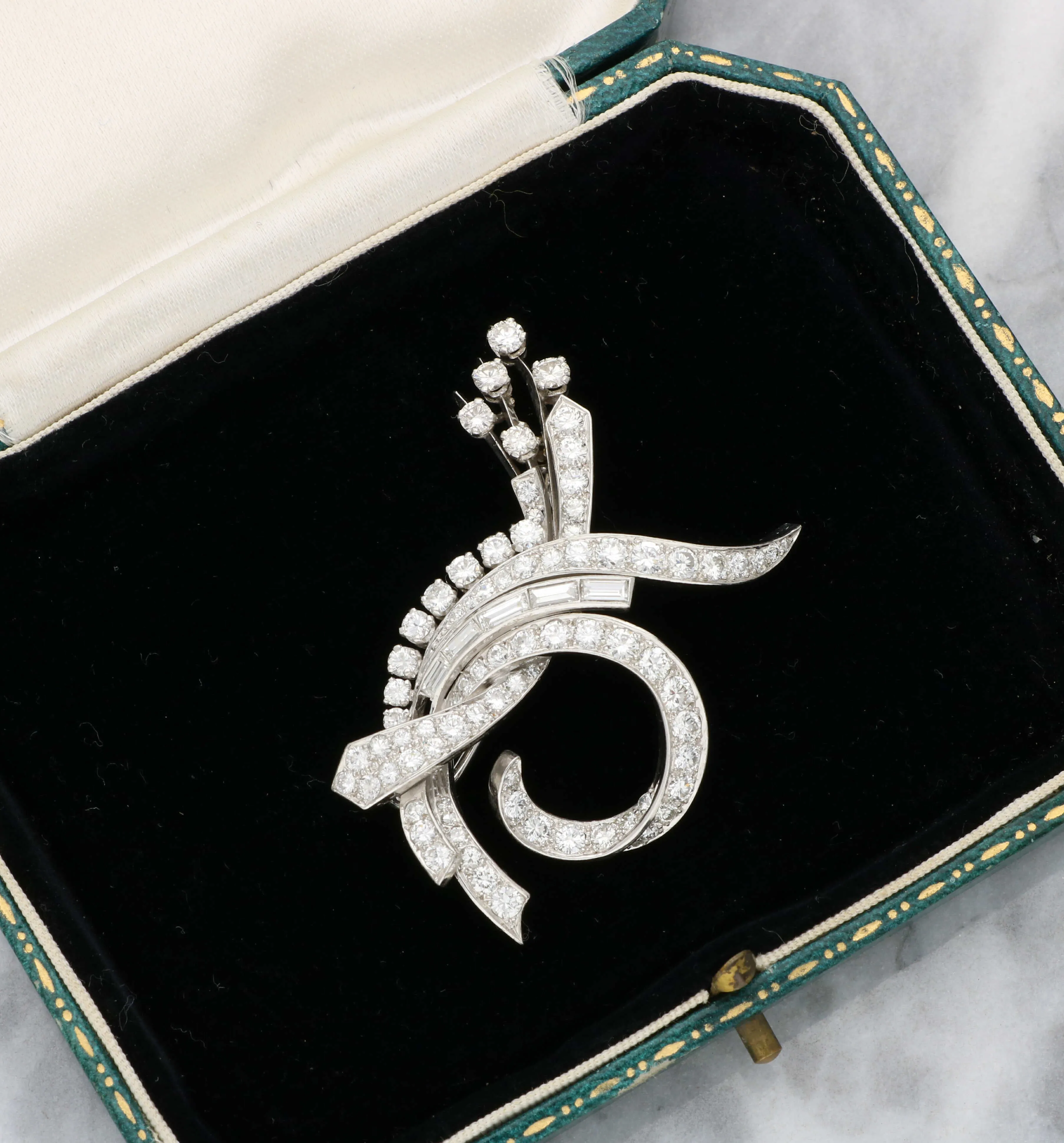Spray diamond brooch with baguette-cut diamonds